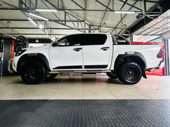 TOYOTA HILUX REVO 2016+ SIDE BODY CLADDING BLK