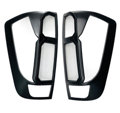 NAVARA TAIL LIGHT TRIM 2017+