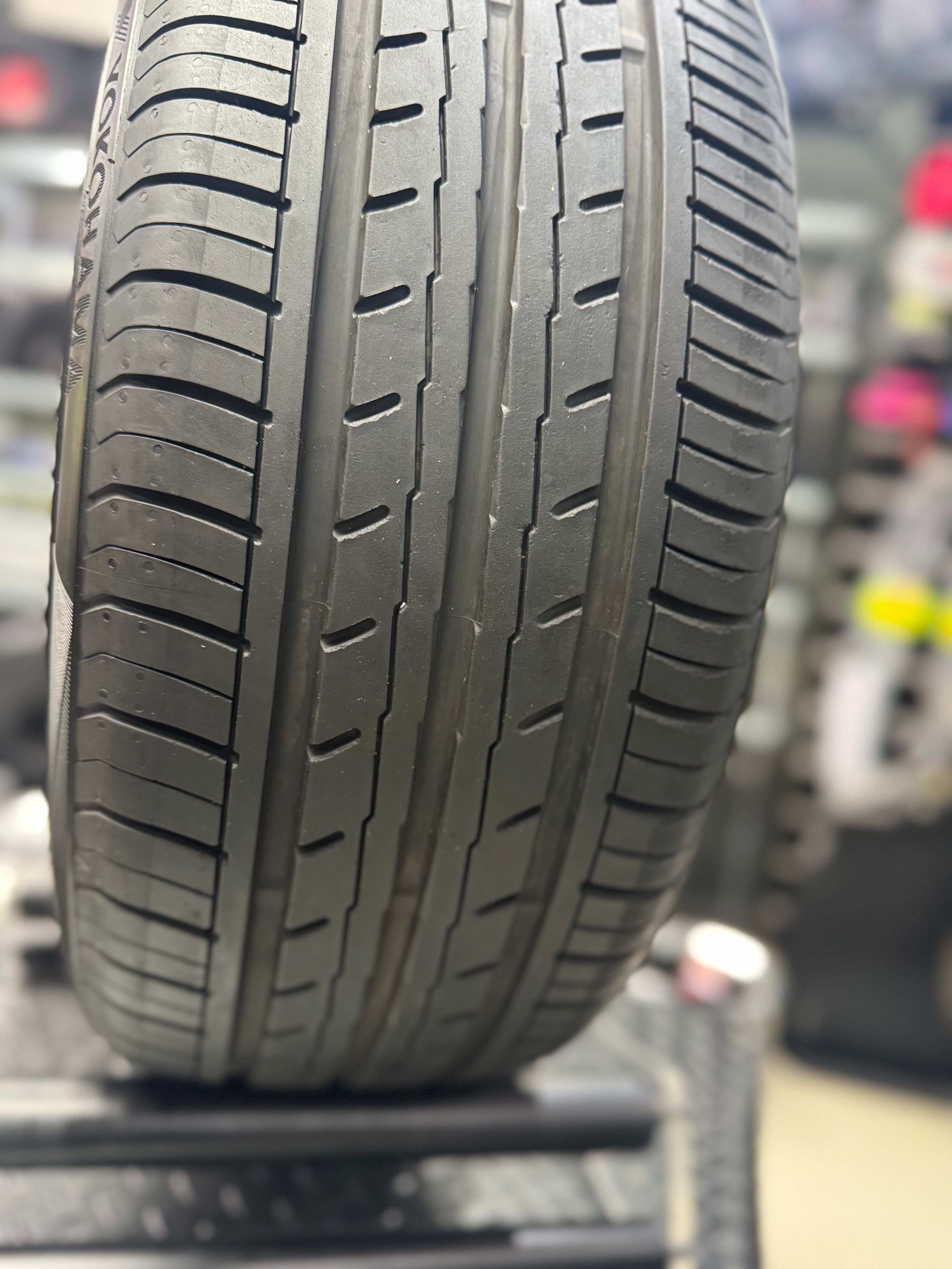 215/40/17 YOKOHAMA BLUEARTH TYRE ( used ) 80% life 6 mm tread