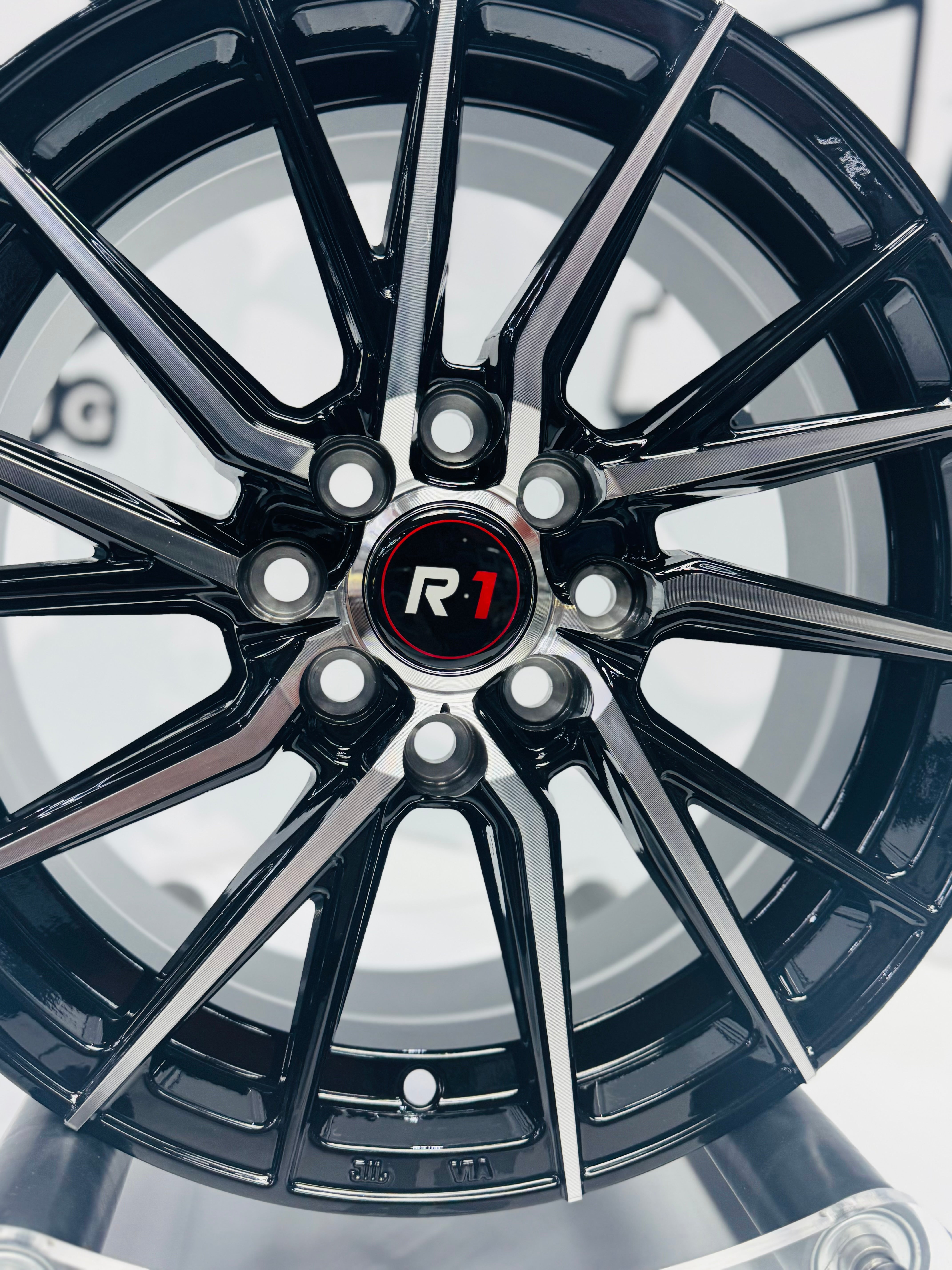 15” M8967 4x100 4x114  Machine black - Autostyling Klerksdorp