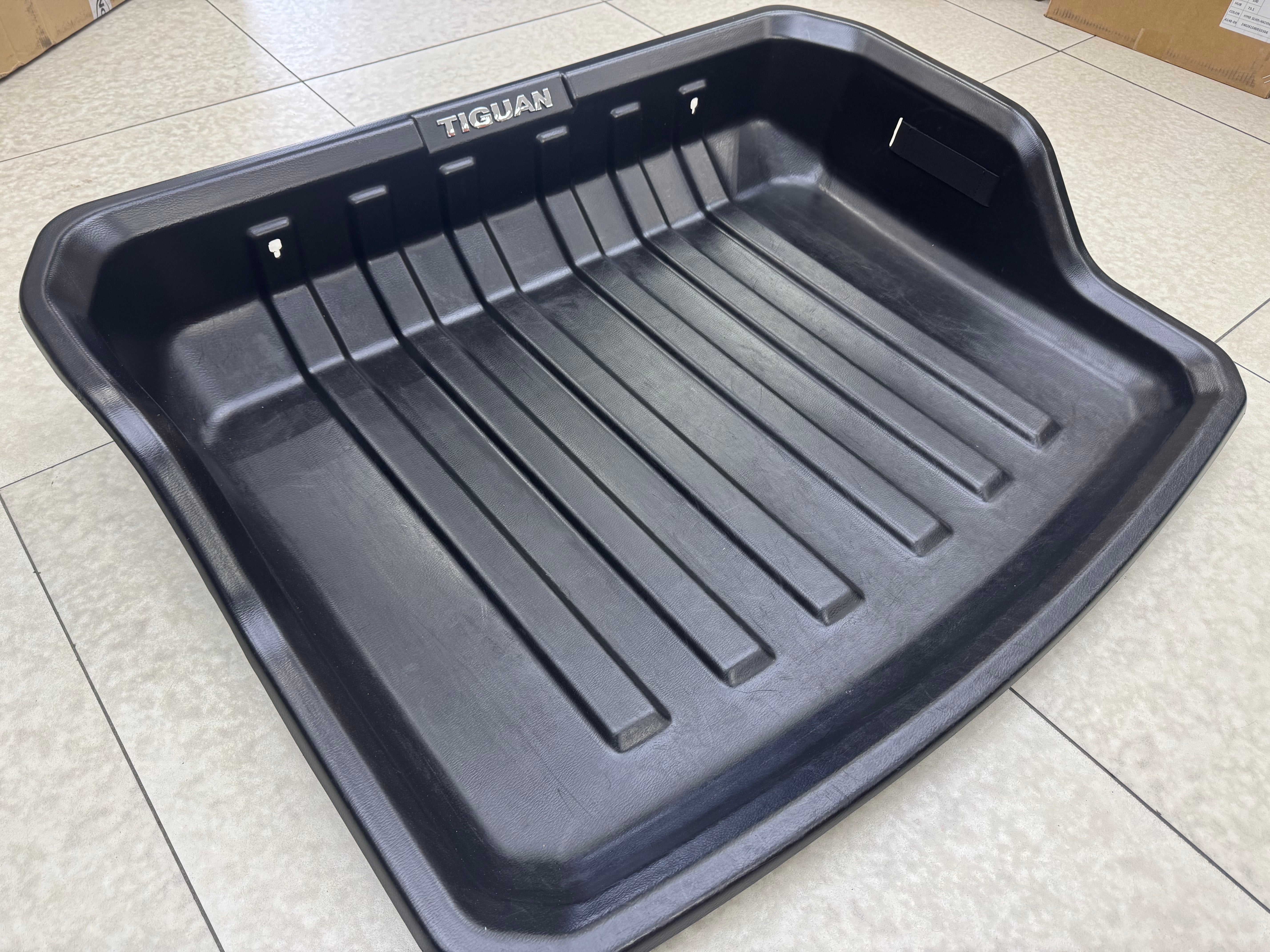 VW TIGUAN 2020+ OEM BOOT BUCKET  ( PREOWNED )