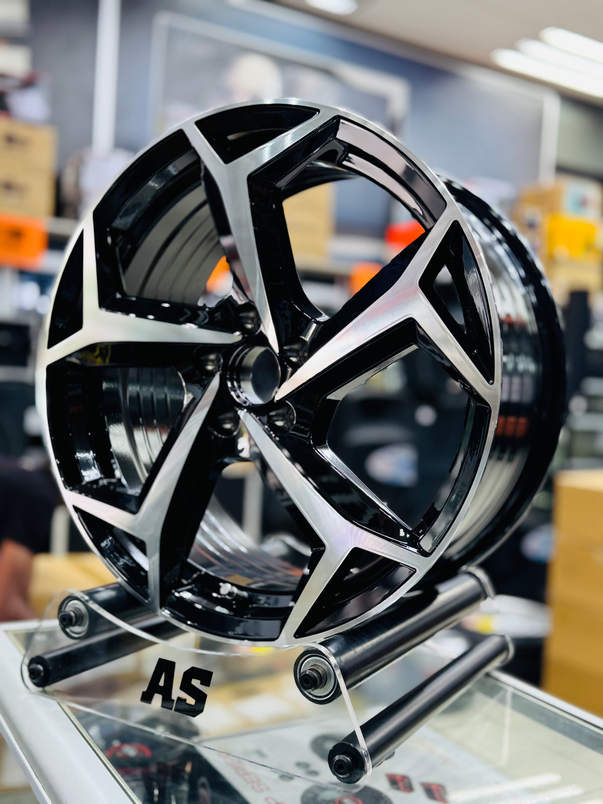 17”M7077  POLO8 AW RLINE 5/100