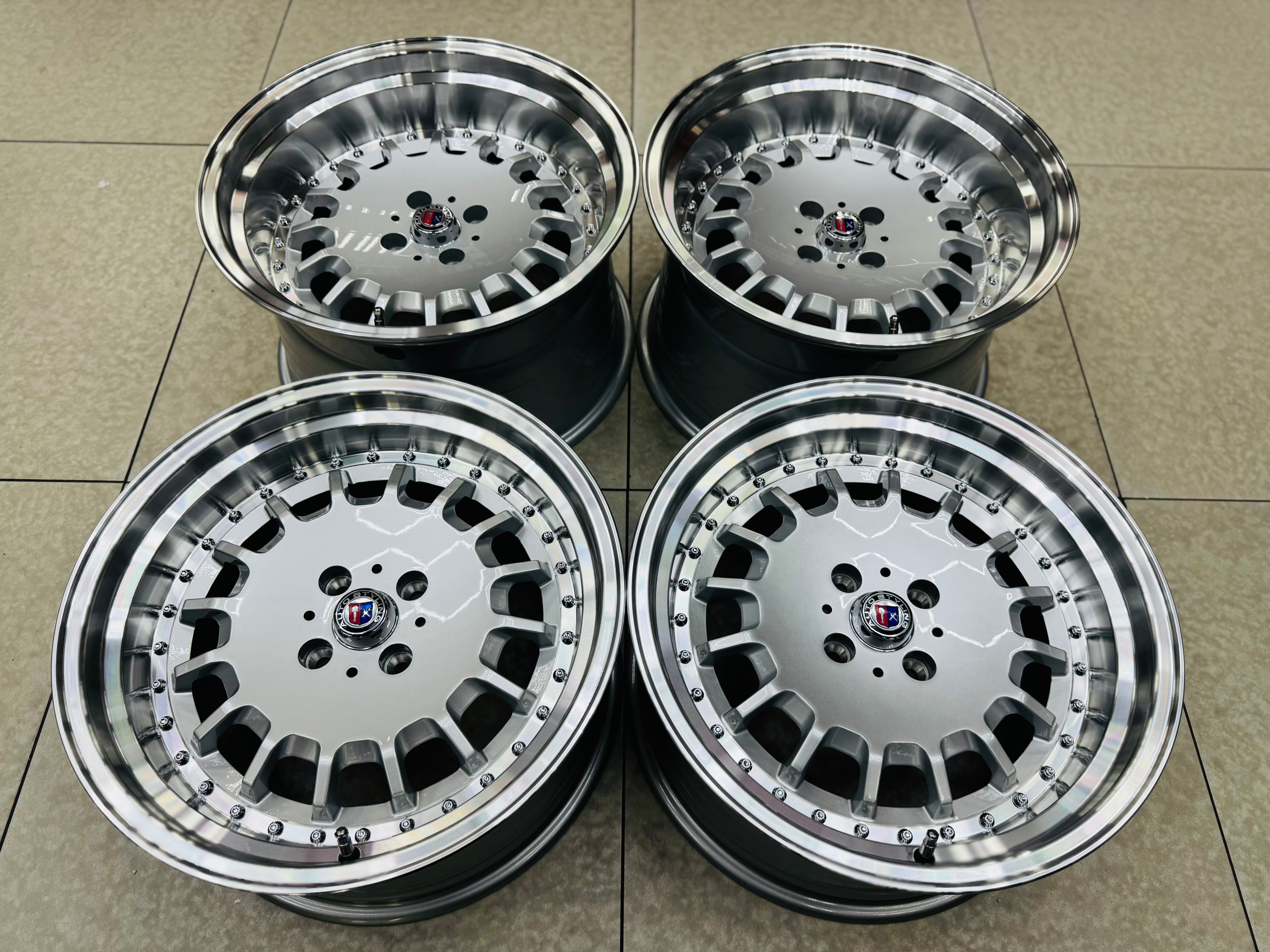 17” AS- E30 BOTTLE CAPS   8.5/10j 4/100  SILVER