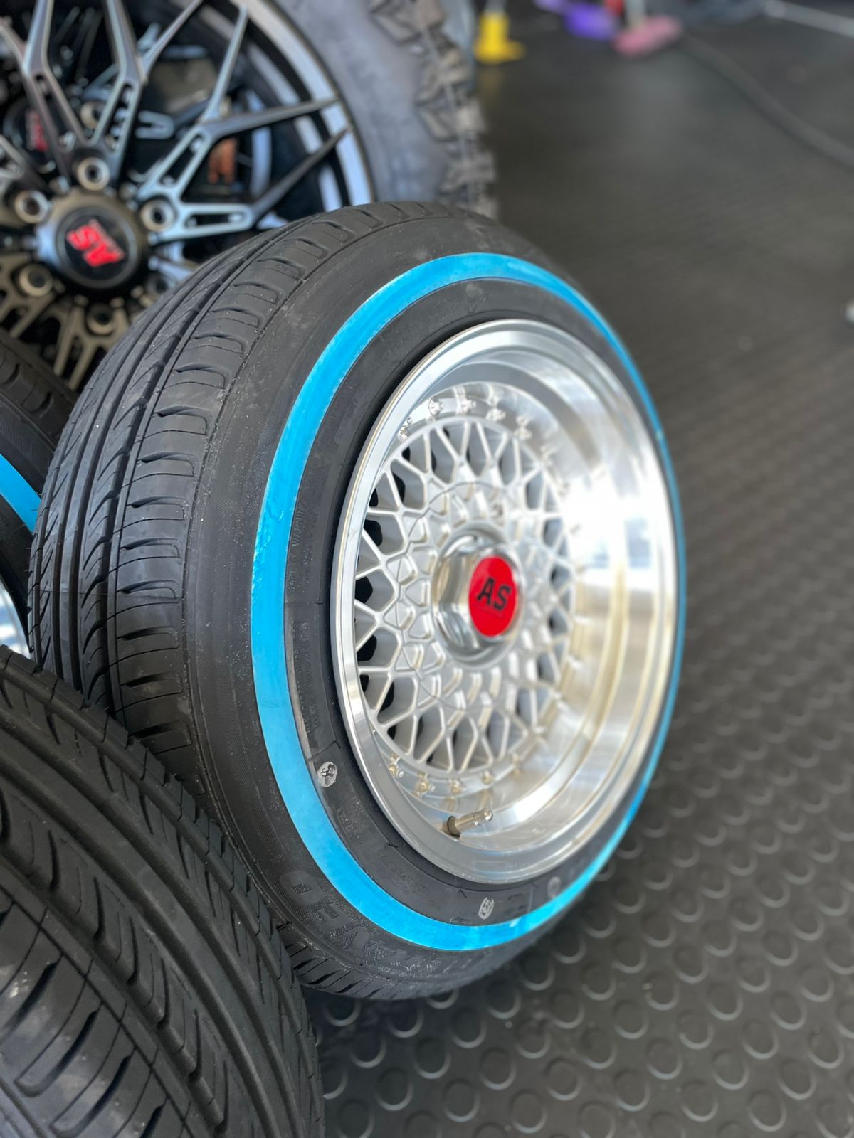 185/65/15 vitourwhite wall vitour tyres