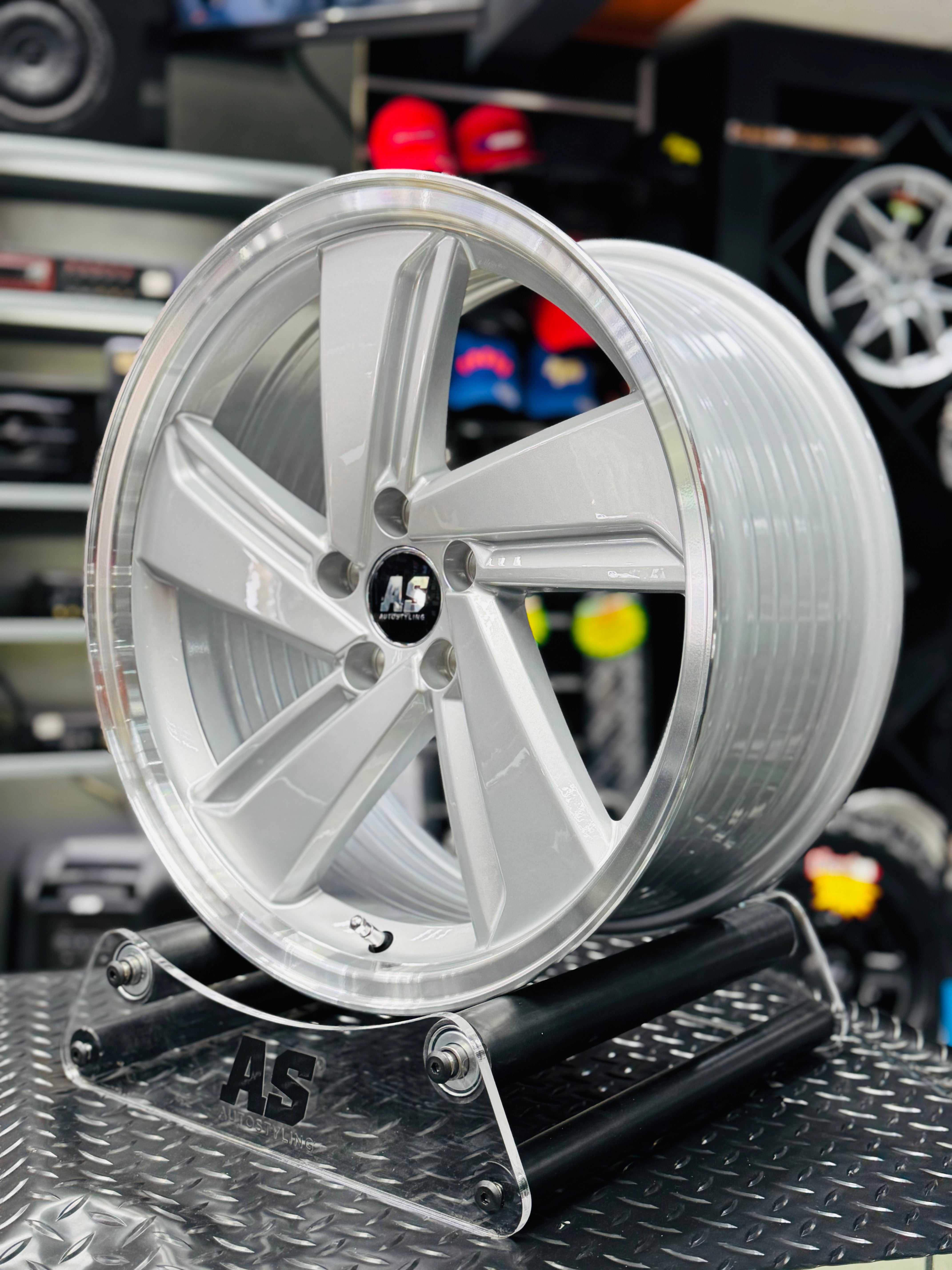 17” AS- MILTON DISHED 5/100 SILVER RIMS