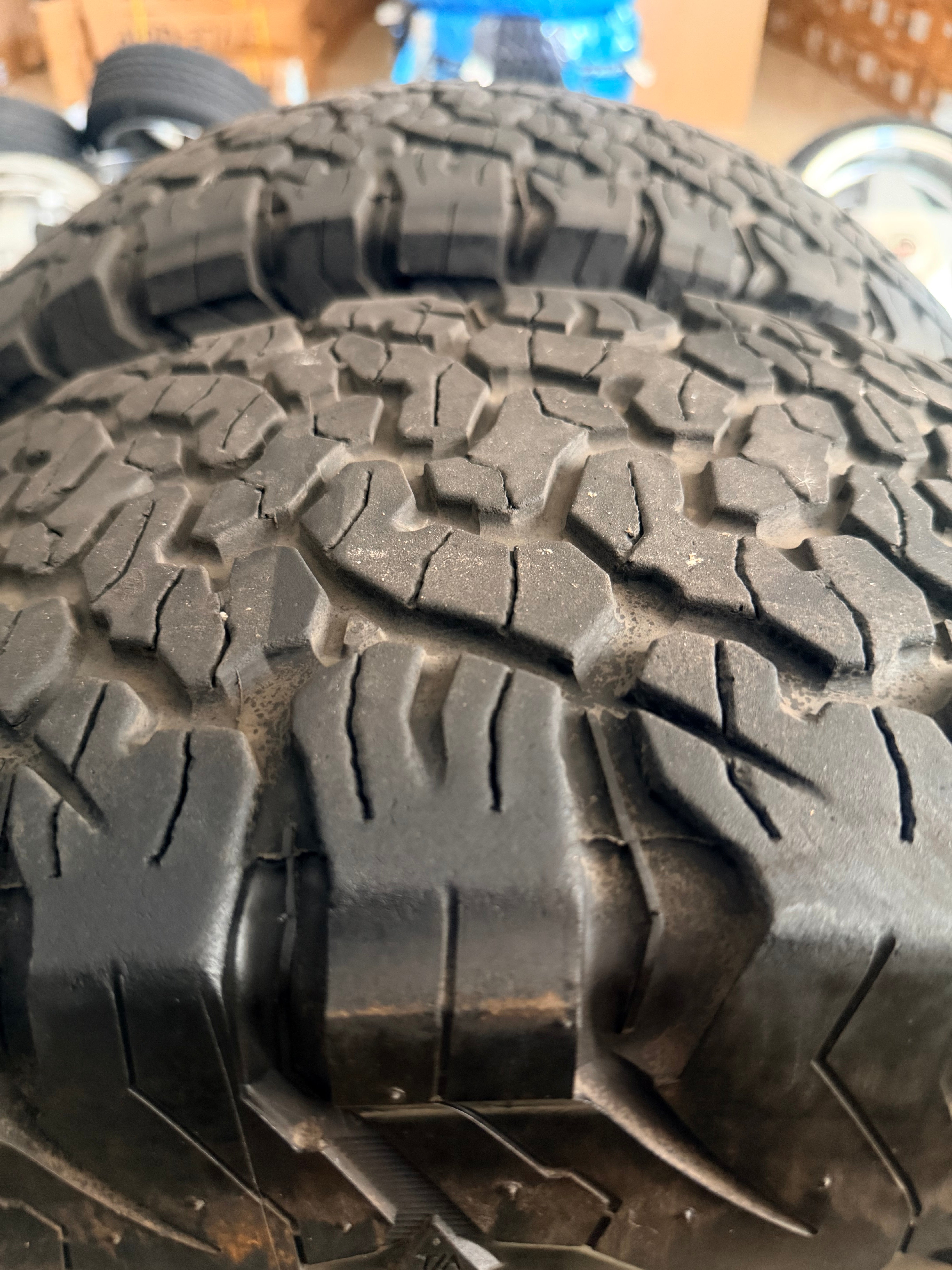 285/70/17  BF GOODRICH KO2 AT TYRES USED 50-60% thread   ( RAPTOR OEM TYRE) SOLD IN A SET OF 4