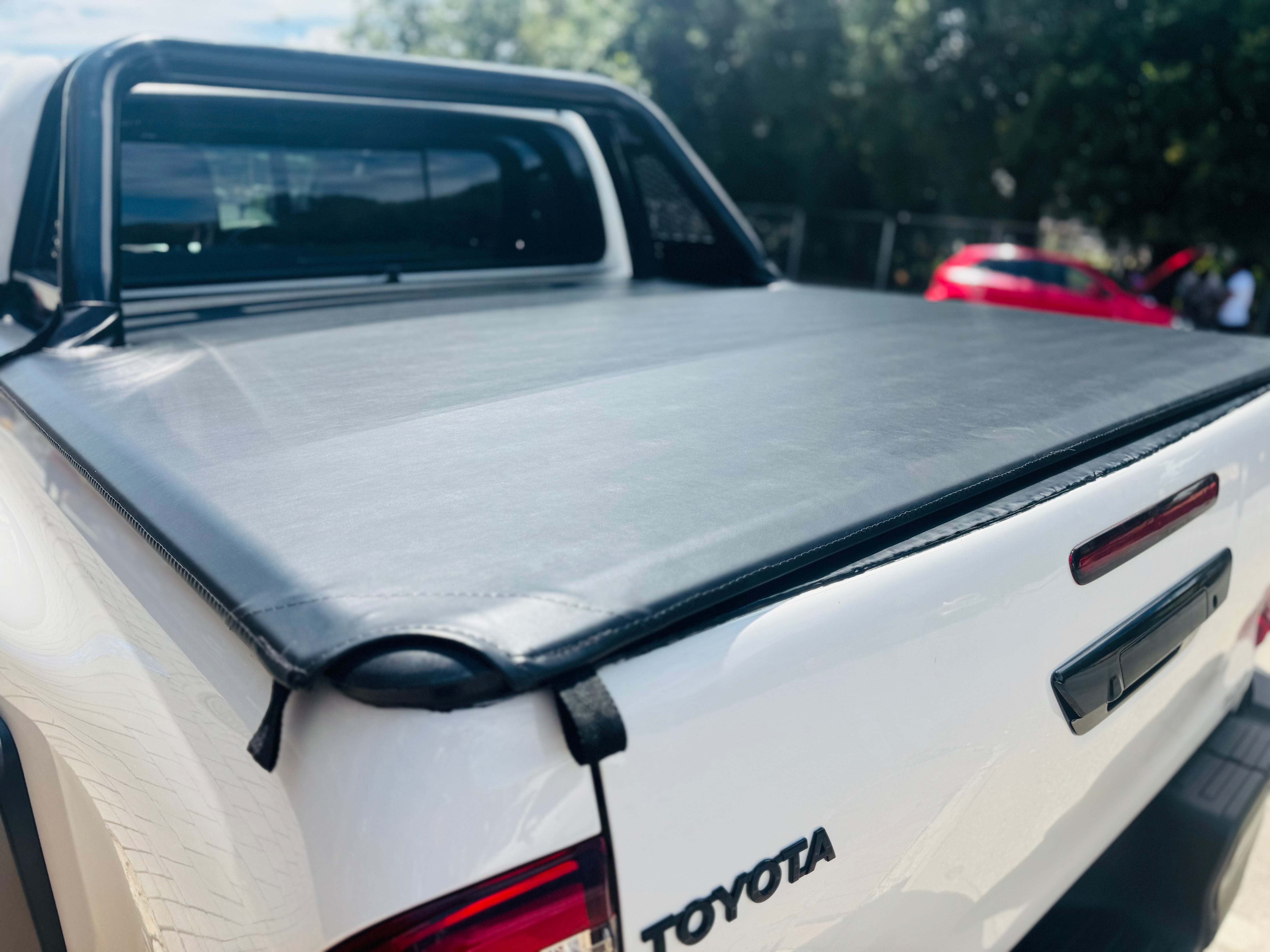 TOYOTA HILUX GD6 DOUBLE CAB CLIP IN TONNEAU COVER