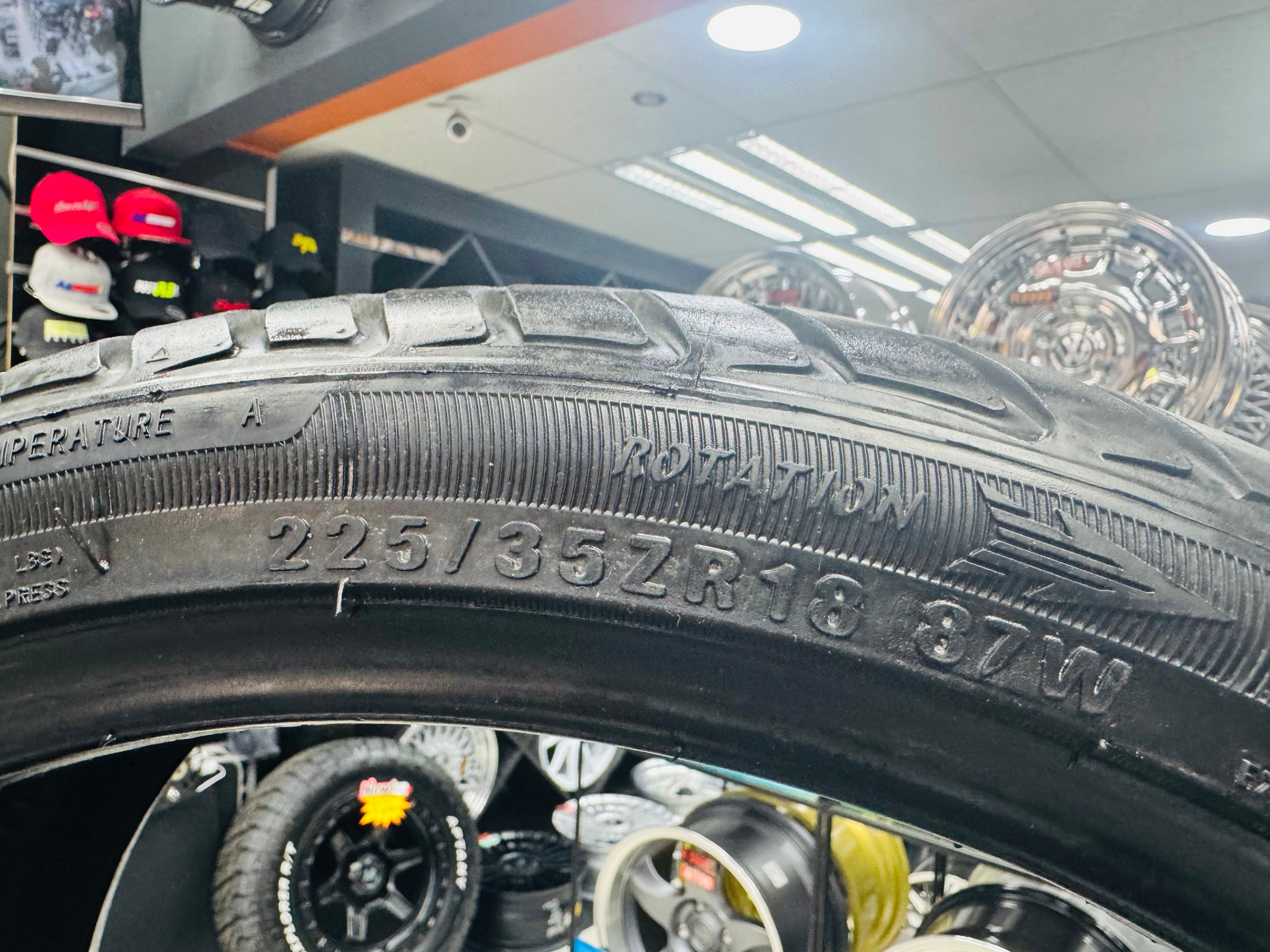 225/35/18 SUNEW TYRE ( used ) 75% life