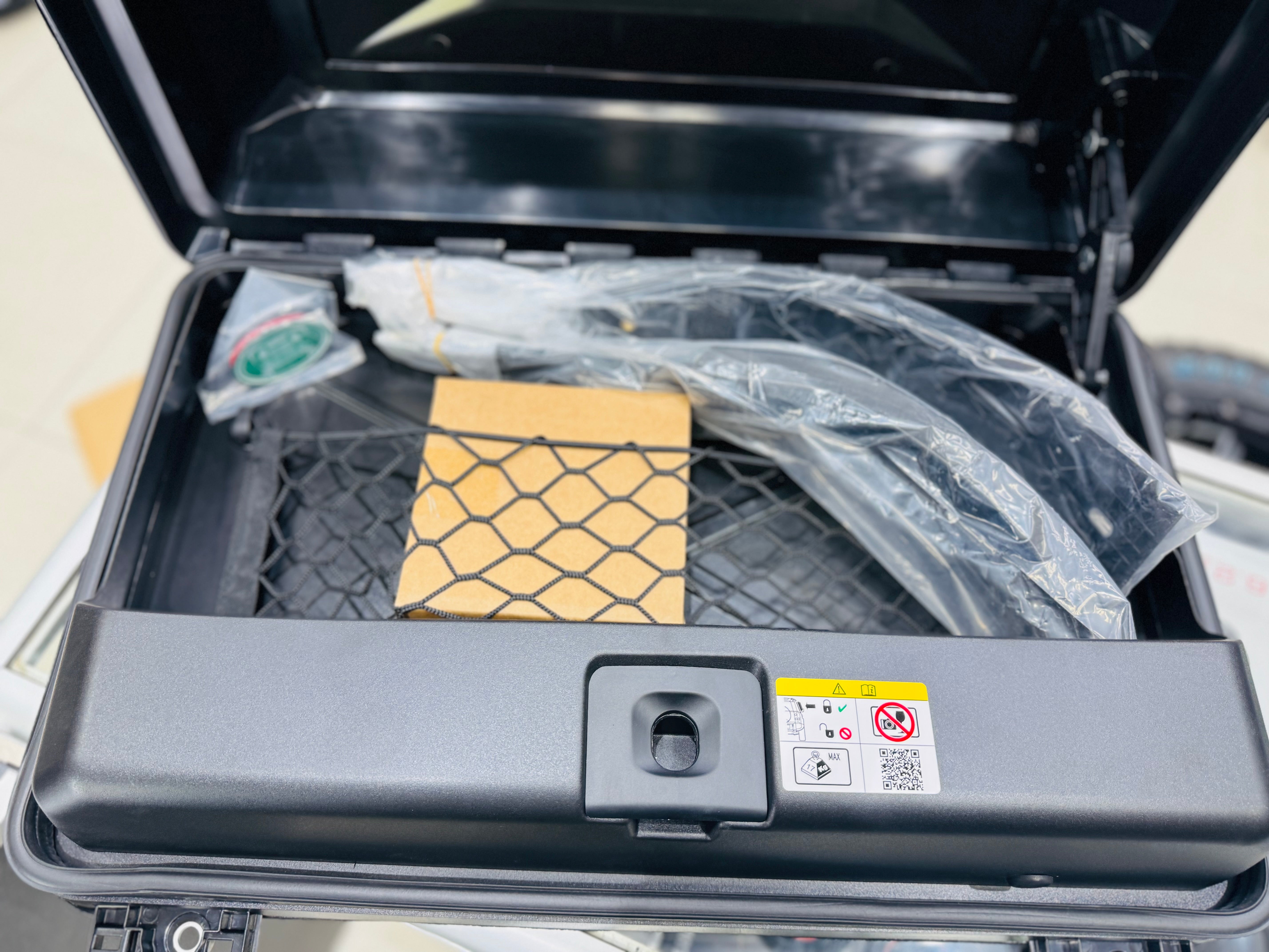 LANDROVER DEFENDER 110  SIDE CARRIER  SILVER - Autostyling Klerksdorp