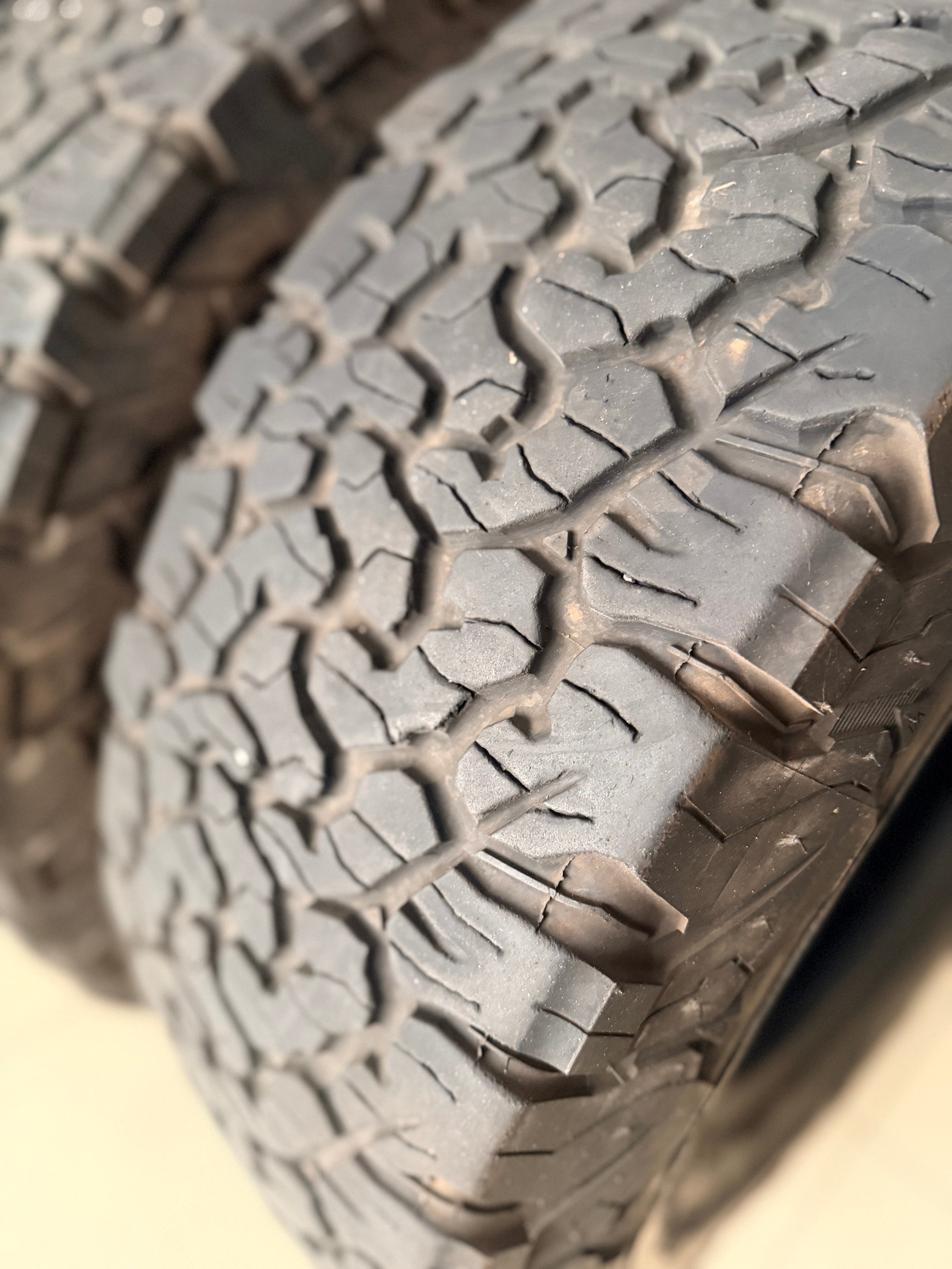 285/70/17  BF GOODRICH KO2 AT TYRES USED 50-60% thread   ( RAPTOR OEM TYRE) SOLD IN A SET OF 4