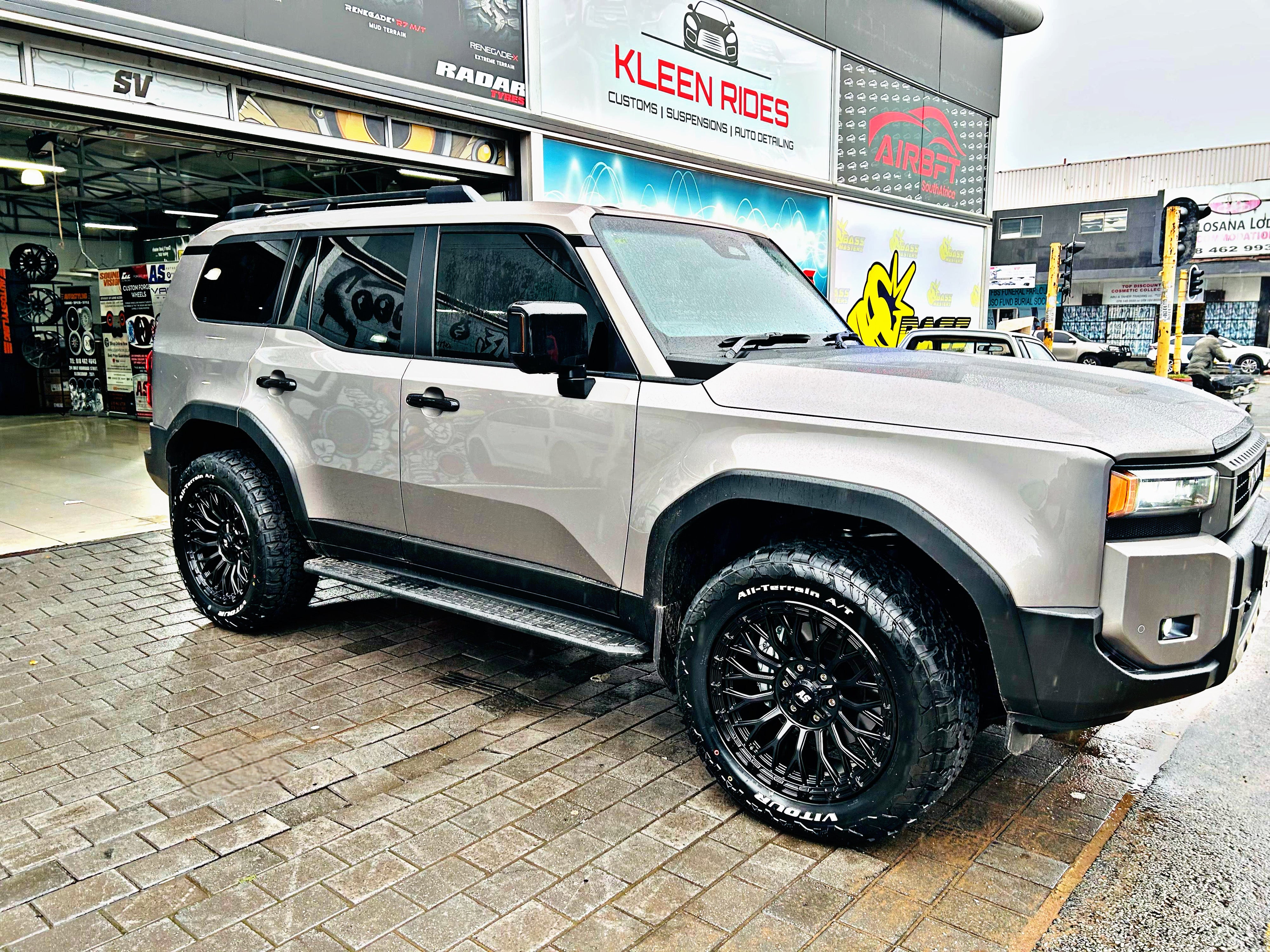 285/55/20 VITOUR ALL TERRAIN WHITE LETTERS