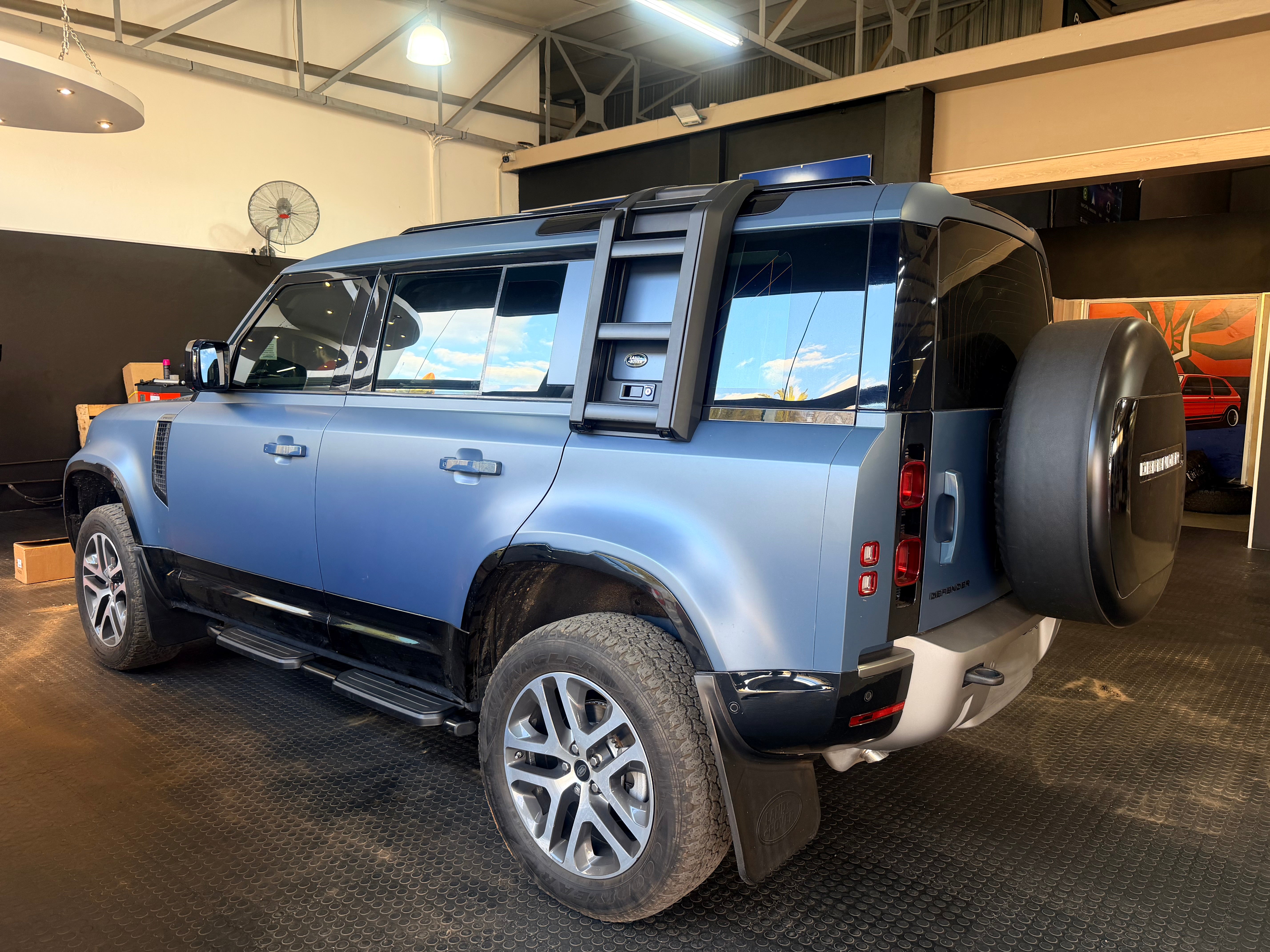 LANDROVER DEFENDER 110  SIDE STEPS - Autostyling Klerksdorp