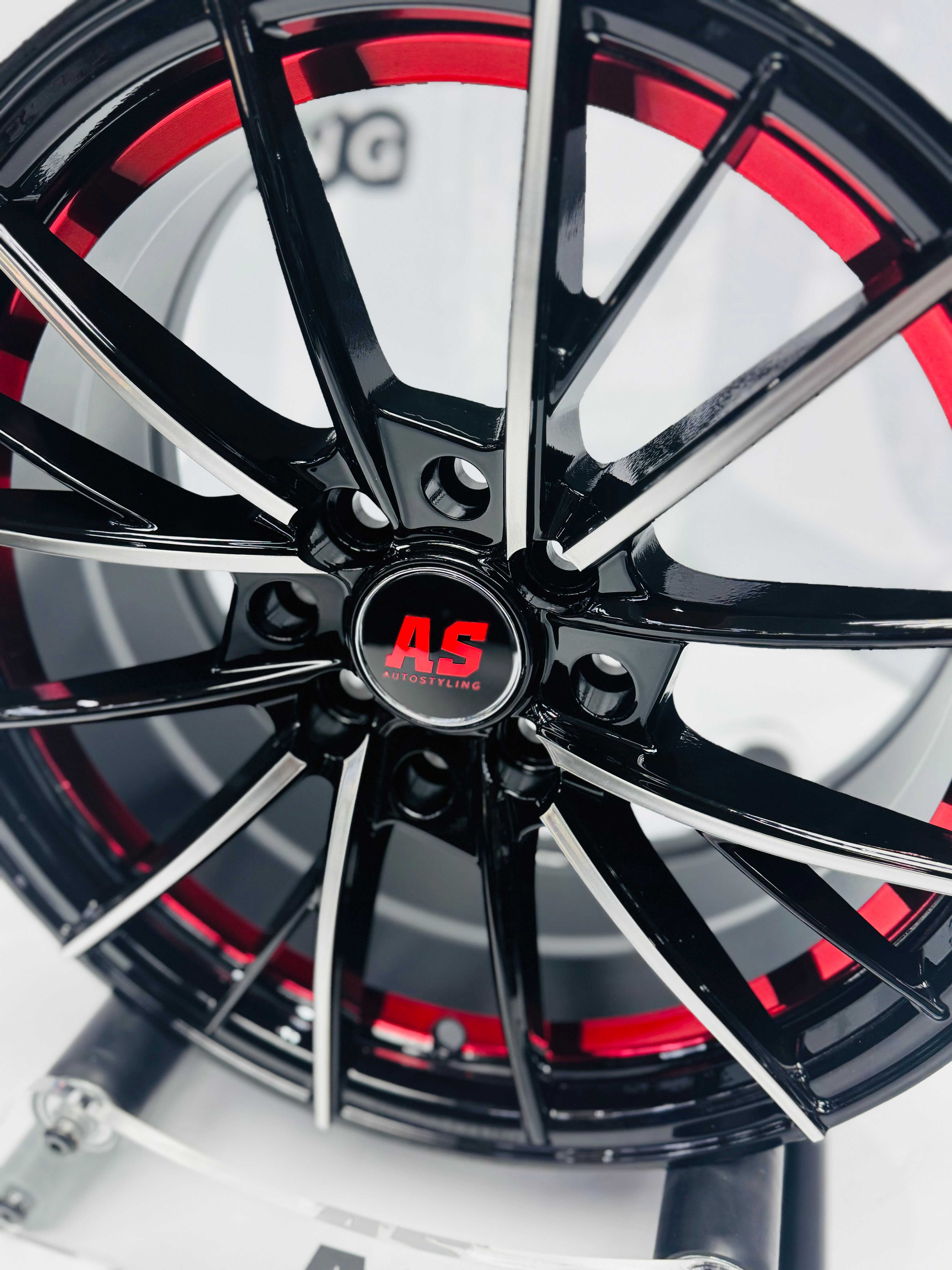 15” M8960  4x100 4x114  Machine black red - Autostyling Klerksdorp