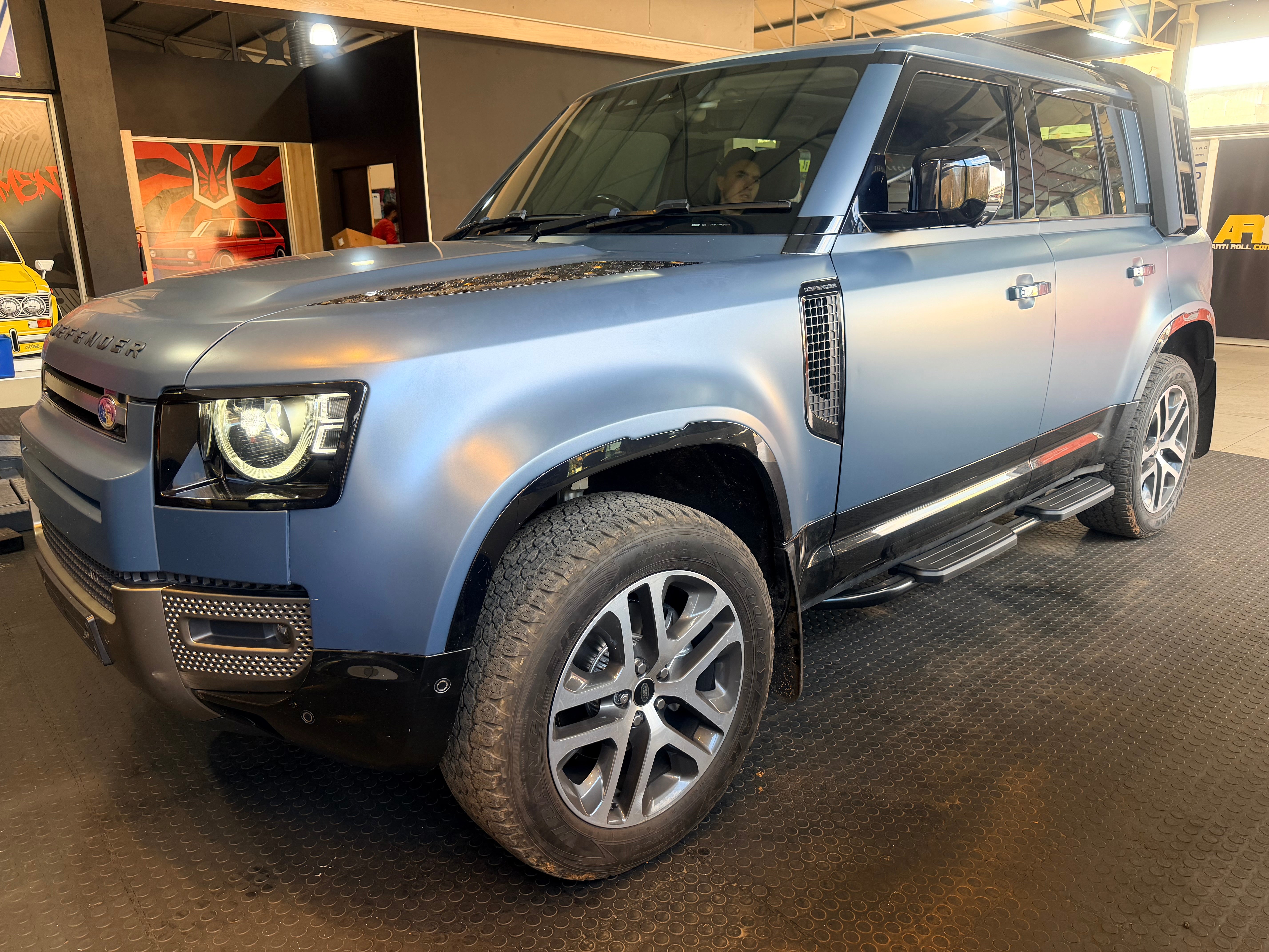 LANDROVER DEFENDER 110  SIDE STEPS - Autostyling Klerksdorp