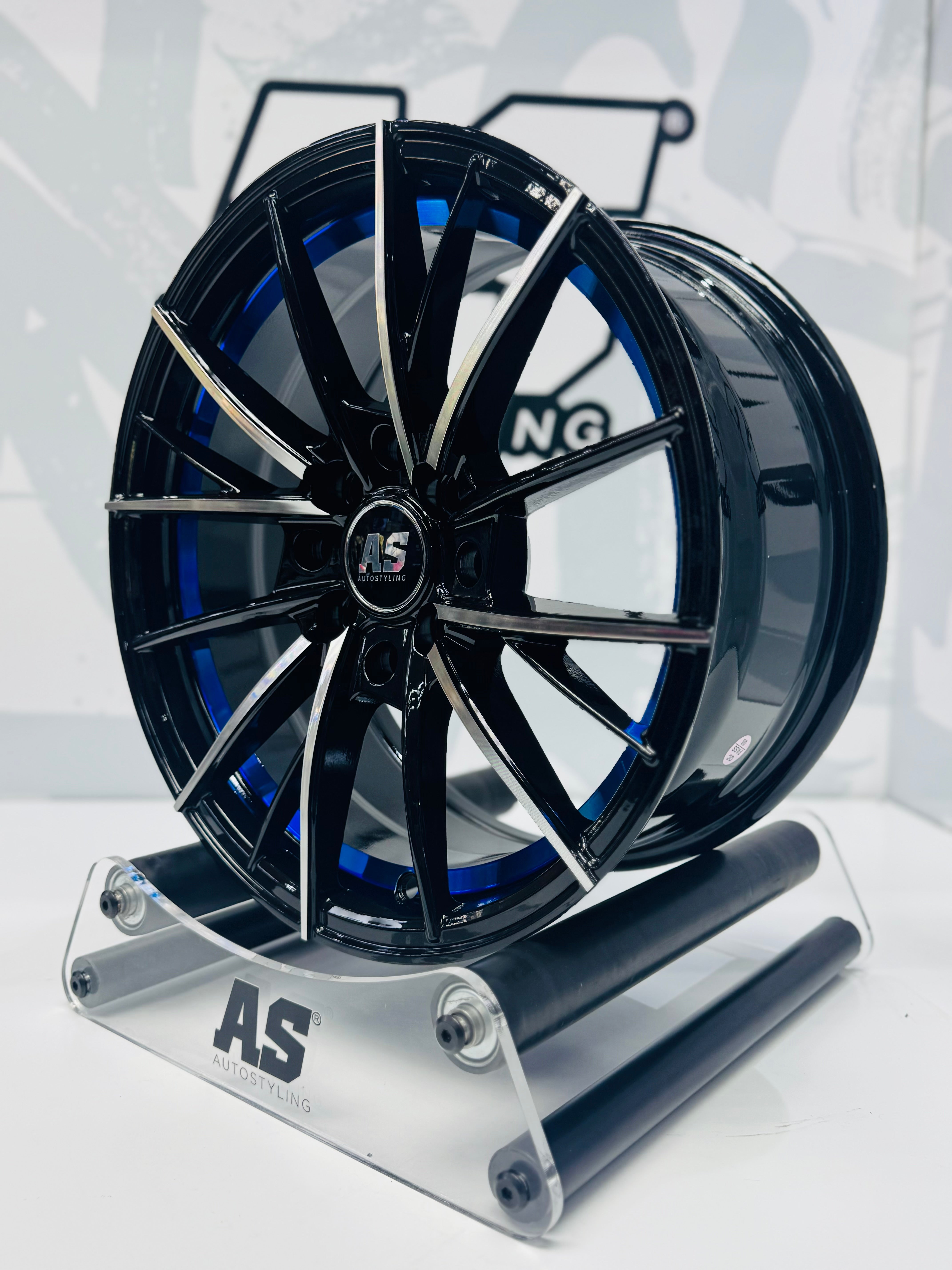 15” M8961 4x100 4x114  Machine black / blue - Autostyling Klerksdorp