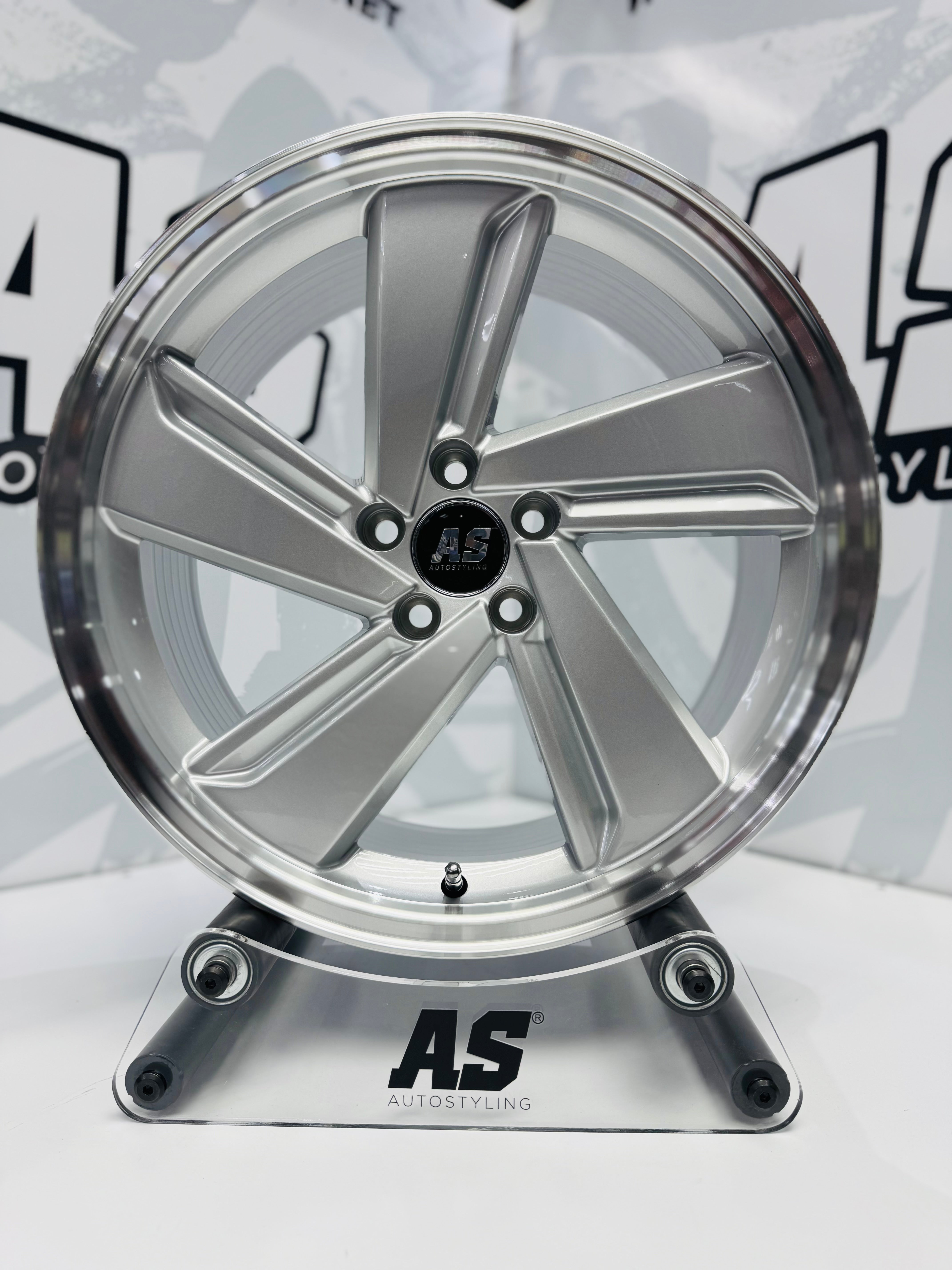 17” AS- MILTON DISHED 5/100 SILVER RIMS