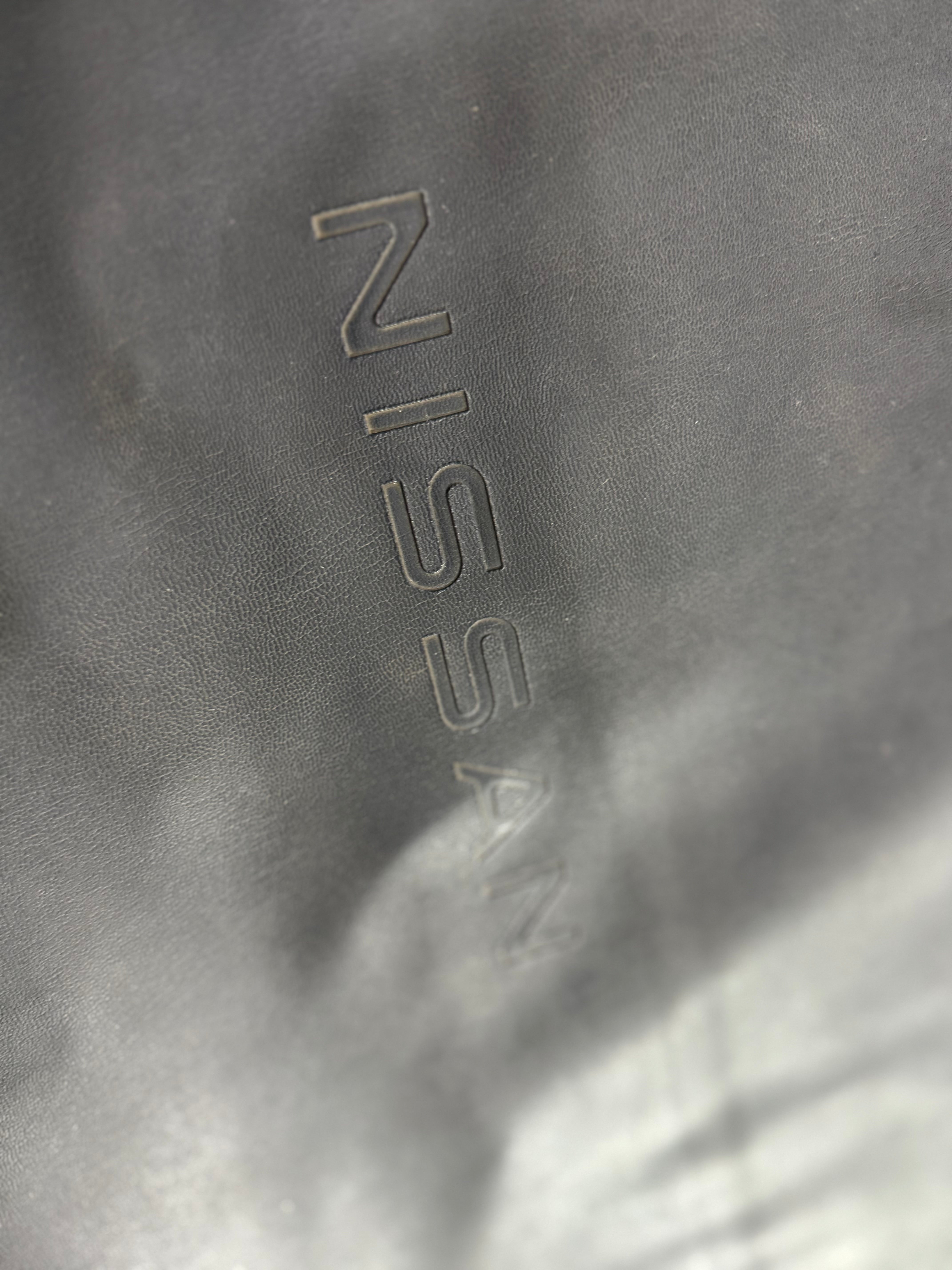 NISSAN NAVARA 2021+ OEM ROLL BAR & TONNEAU COVER PREOWNED
