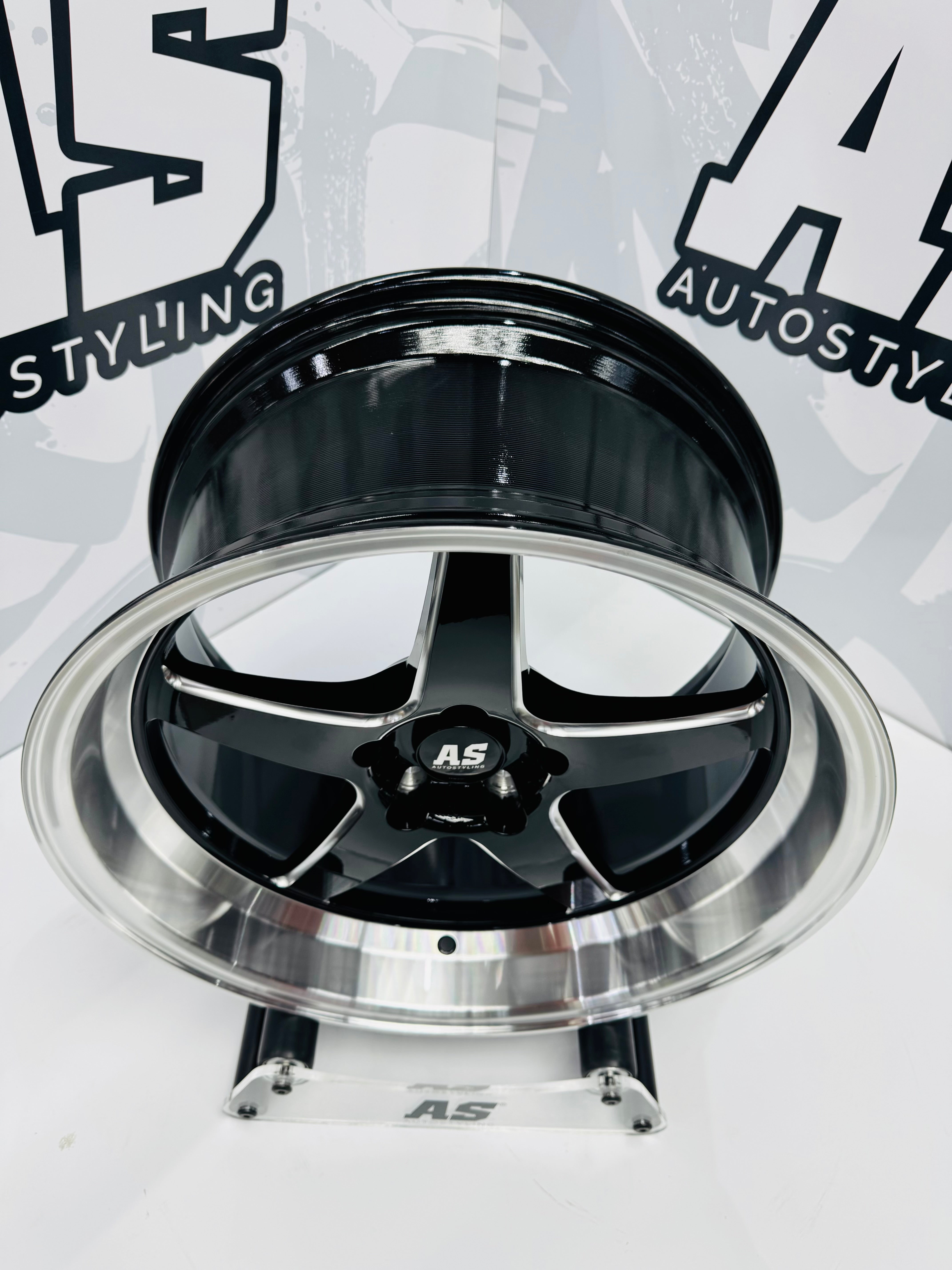 18” F99ZX307 5/114 BLACK with SILVER MILLING SILVER DISH