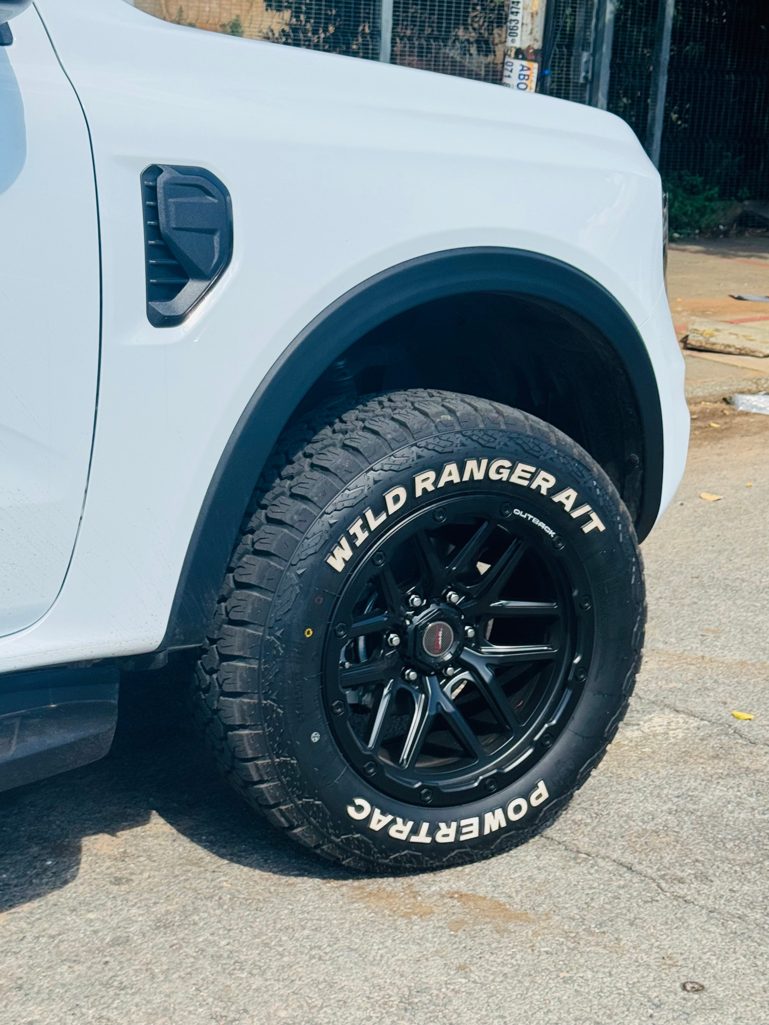 265/60/18 POWERTRAC WILDRANGER A/T TYRE WHITE LETTERS