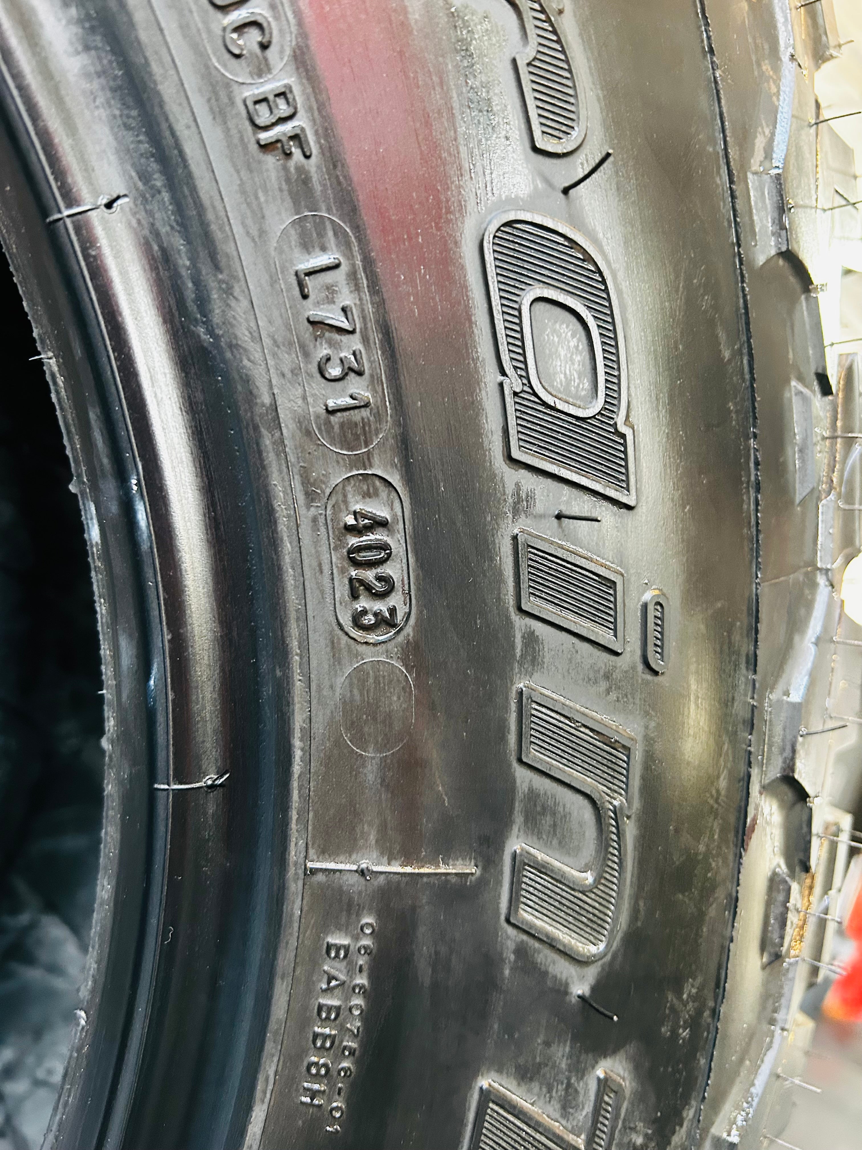 285/70/17  BF GOODRICH KO2 AT TYRES ( RAPTOR OEM TYRE) delivery mileage under 50km