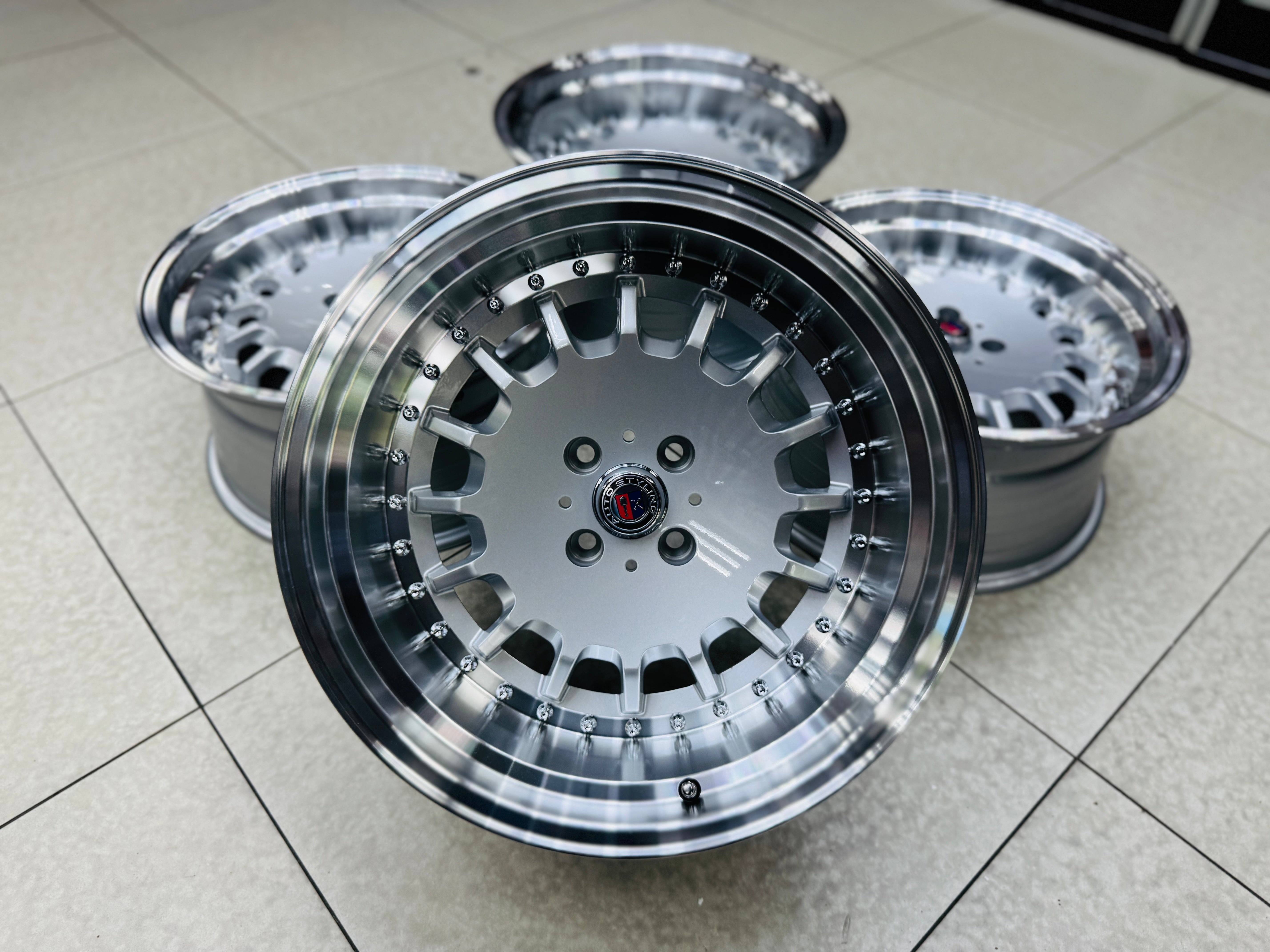 17” AS- E30 BOTTLE CAPS   8.5/10j 4/100  SILVER