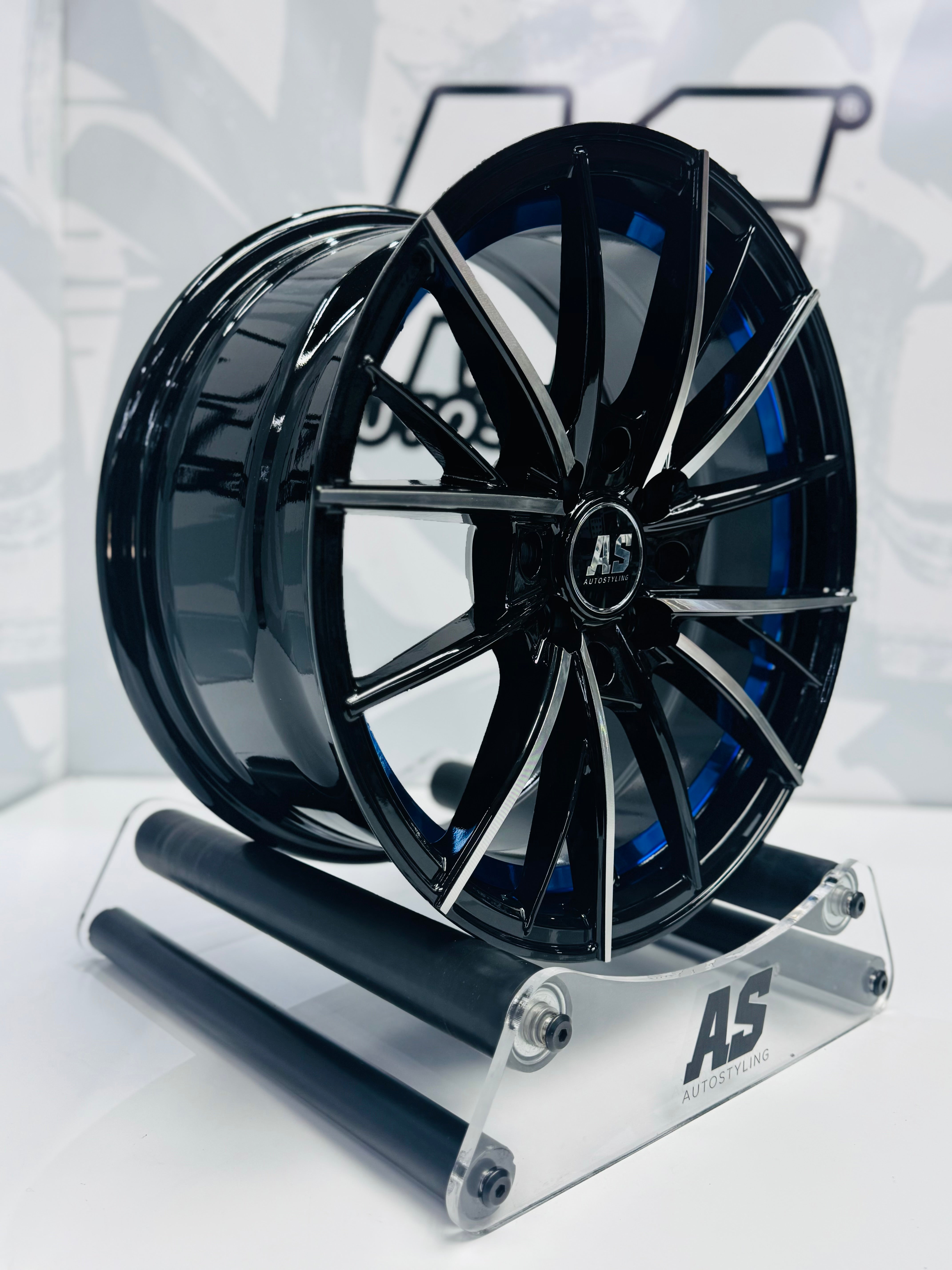 15” M8961 4x100 4x114  Machine black / blue - Autostyling Klerksdorp