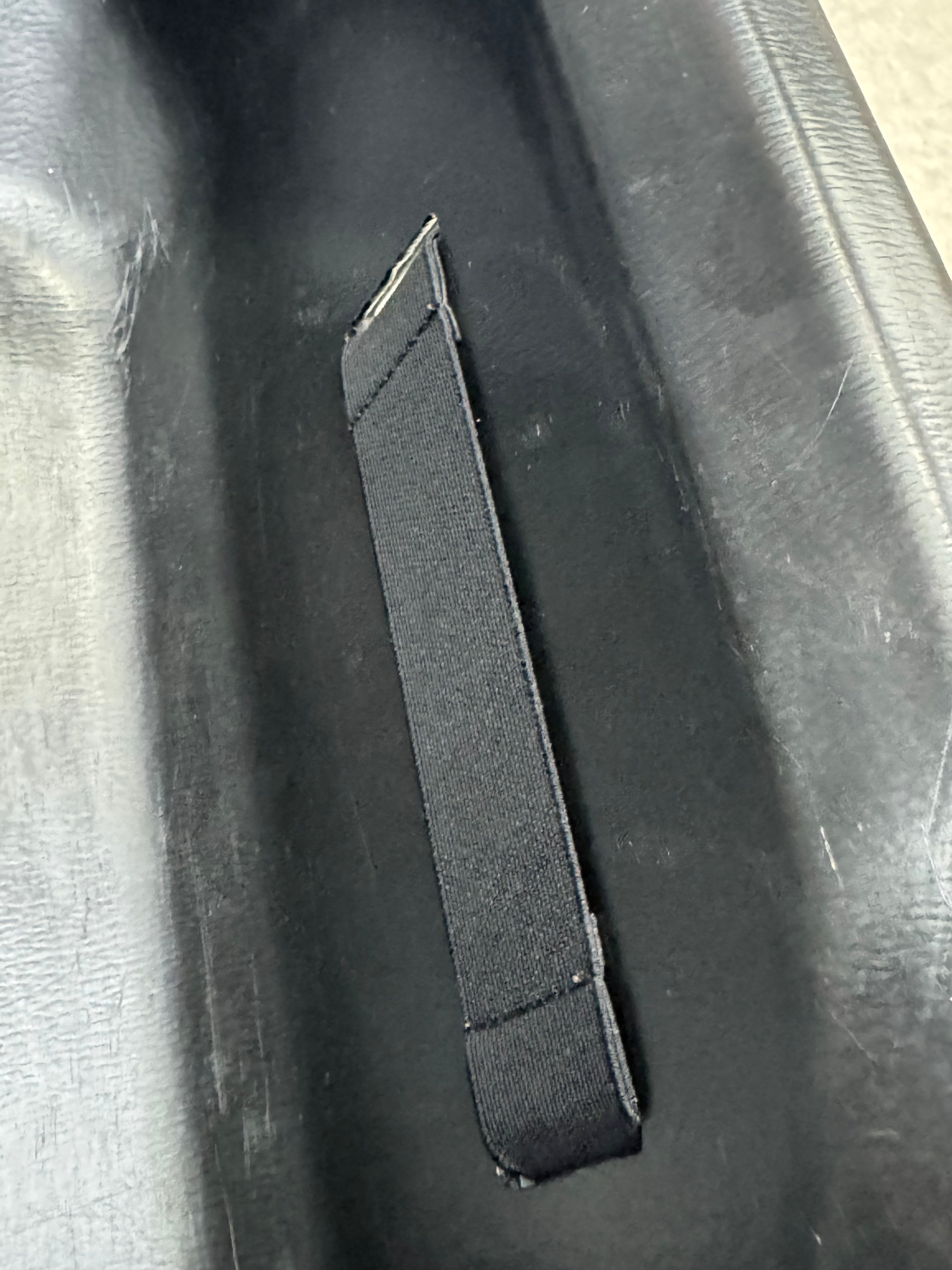 VW TIGUAN 2020+ OEM BOOT BUCKET  ( PREOWNED )