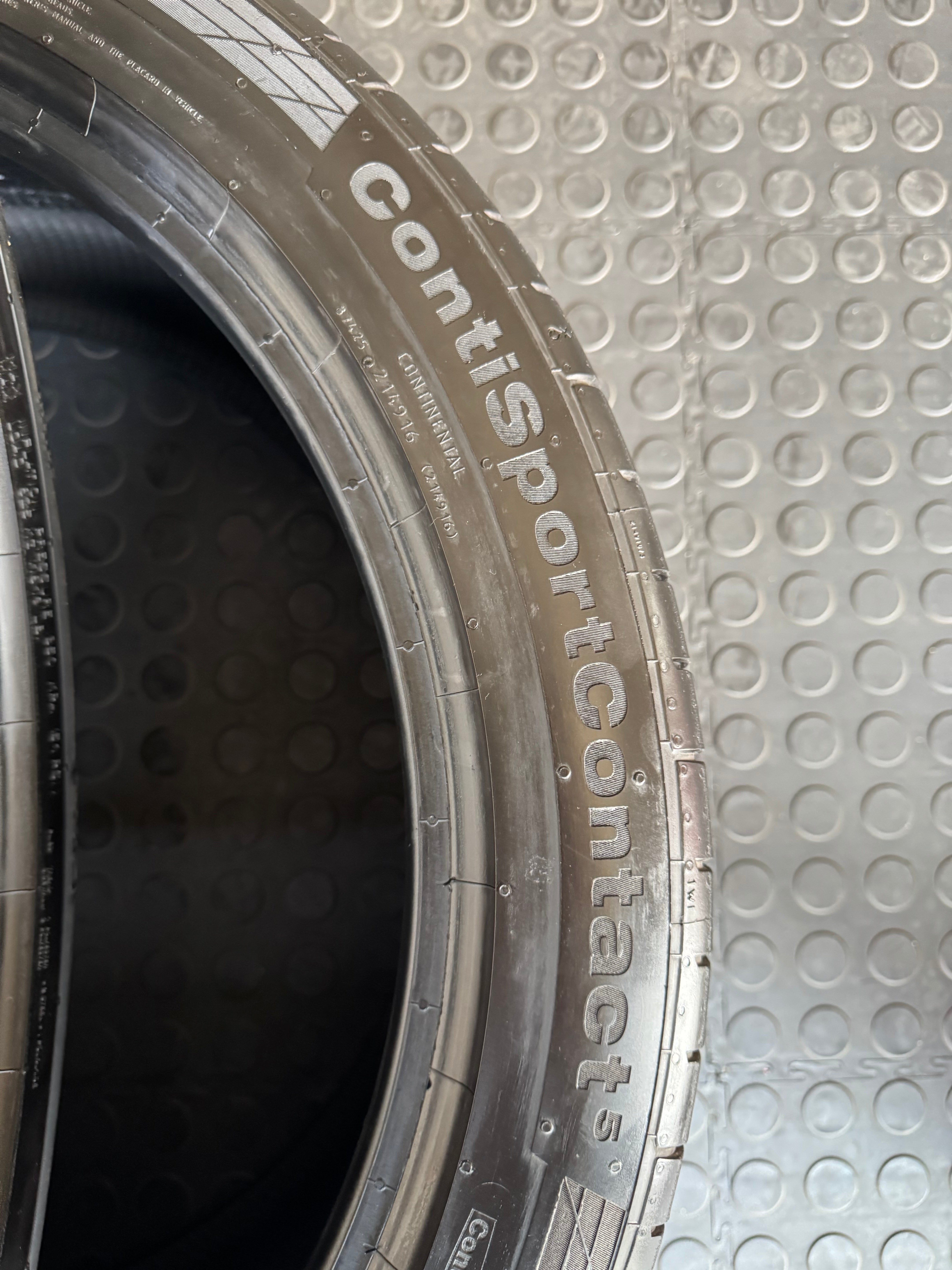 255/40/20 CONTINENTAL  SPORT CONTAC 5 TYRES  (USED) 50% TREAD sold in set of 2