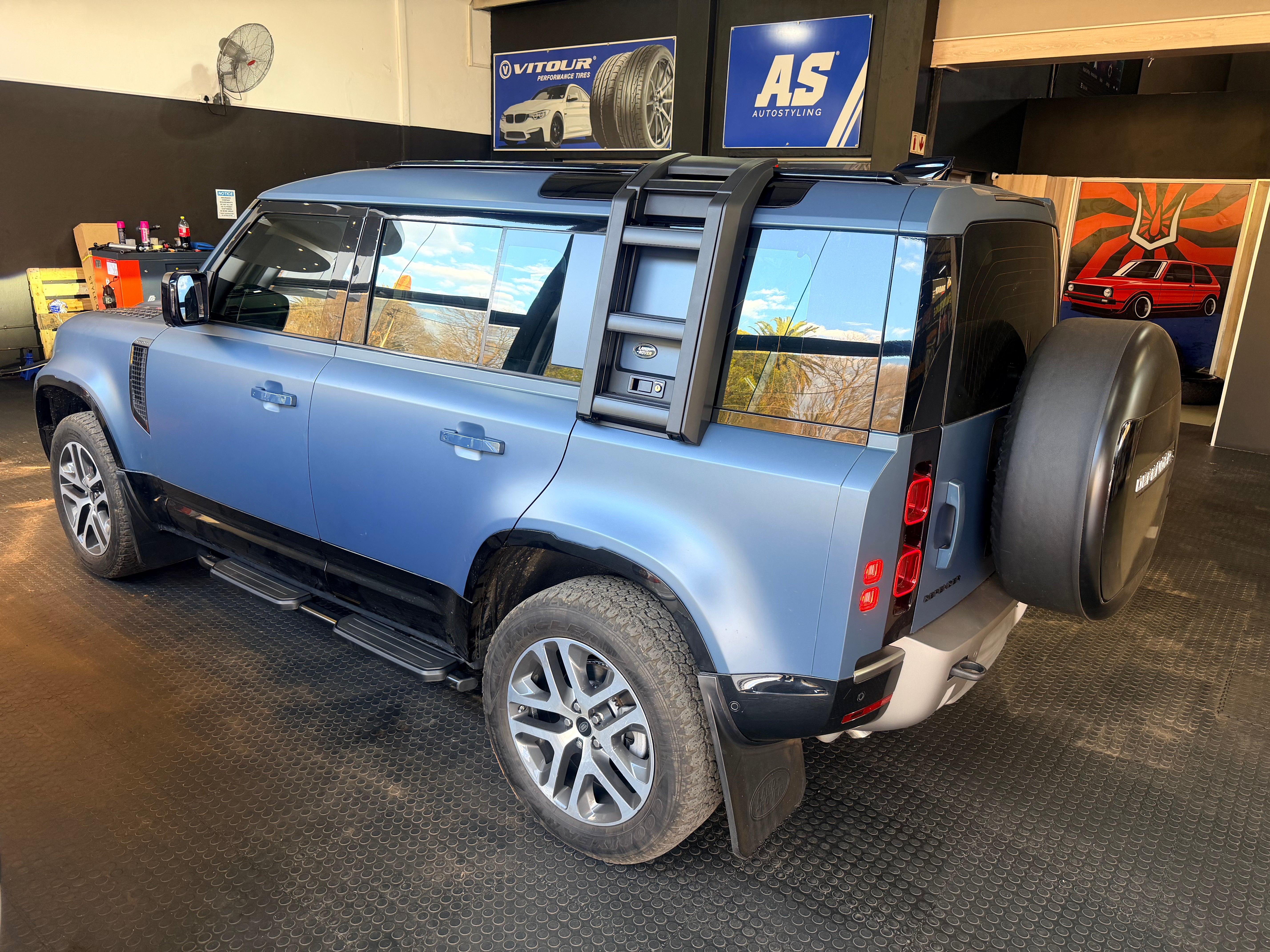 LANDROVER DEFENDER 110  SIDE STEPS - Autostyling Klerksdorp