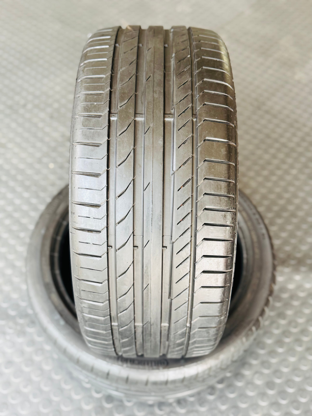 255/40/20 CONTINENTAL  SPORT with CONTI SEAL TECHNOLOGY CONTACT 5 TYRES  (USED) 90% TREAD sold in set of 2