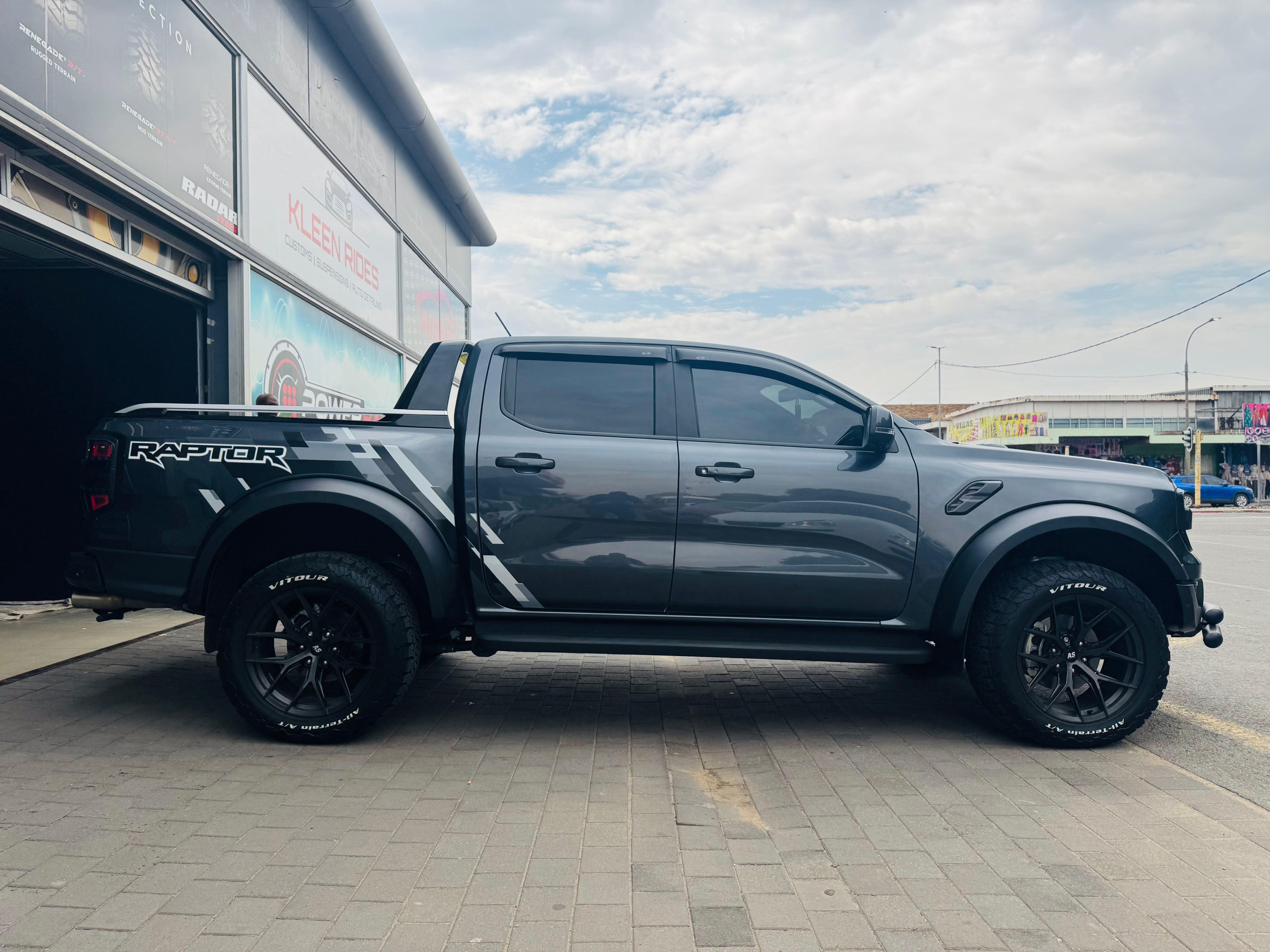 285/55/20 VITOUR ALL TERRAIN WHITE LETTERS - Autostyling Klerksdorp