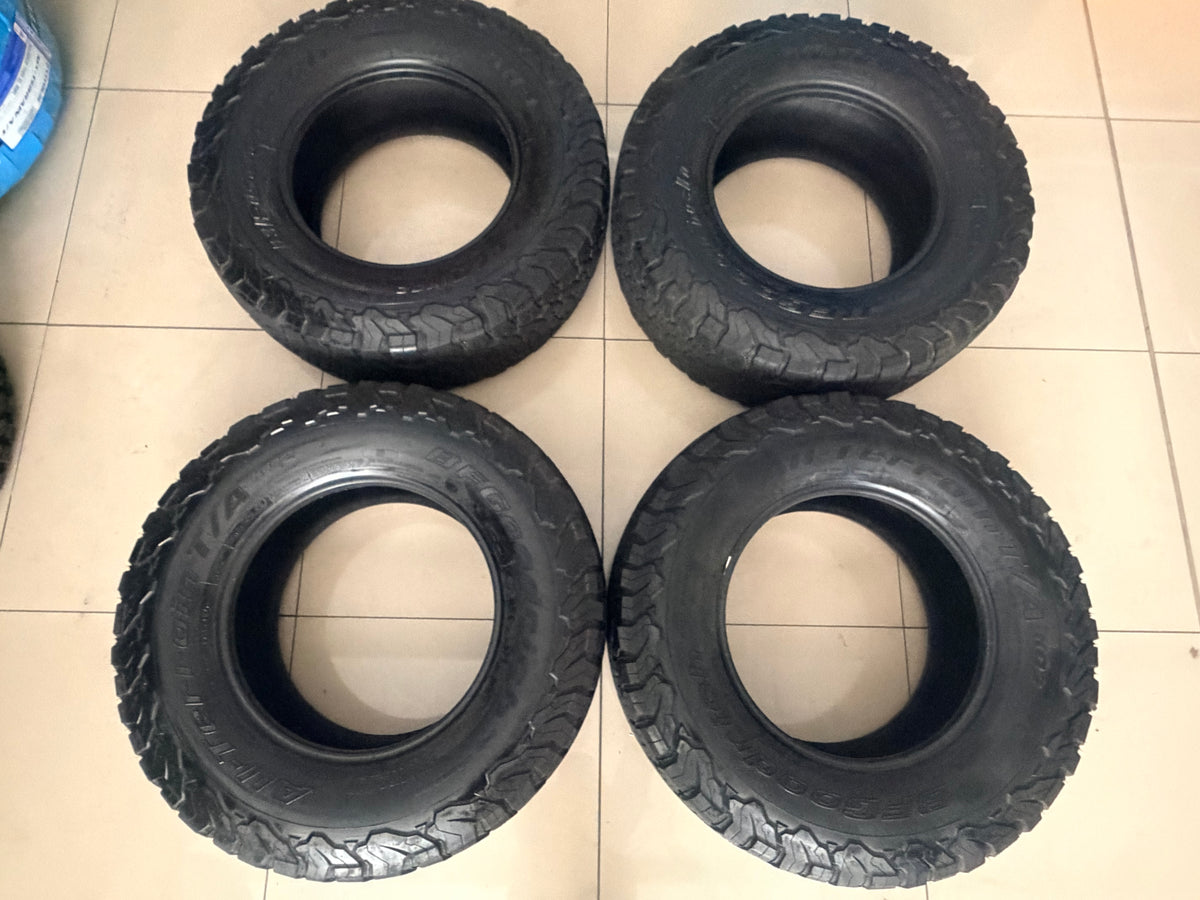285/70/17  BF GOODRICH KO2 AT TYRES USED 50-60% thread   ( RAPTOR OEM TYRE) SOLD IN A SET OF 4