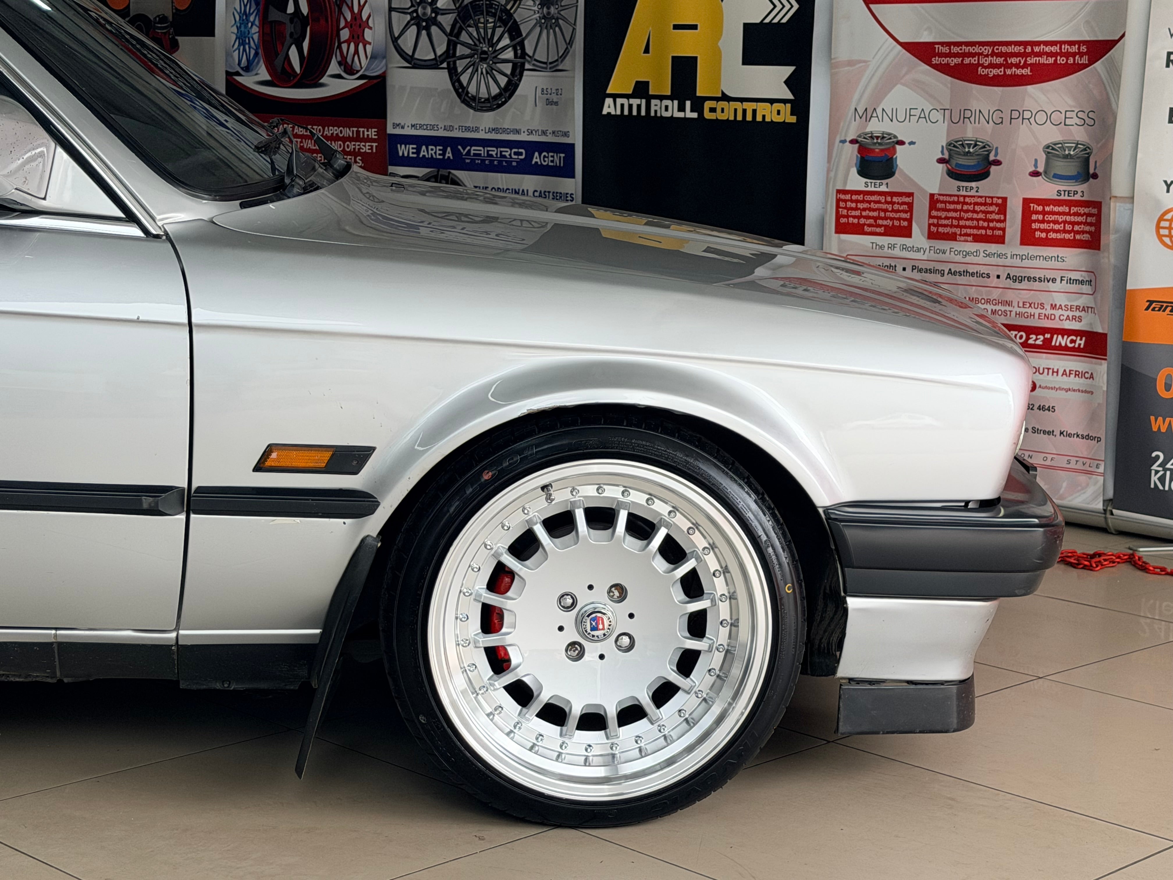 17” AS- E30 BOTTLE CAPS   8.5/10j 4/100  SILVER