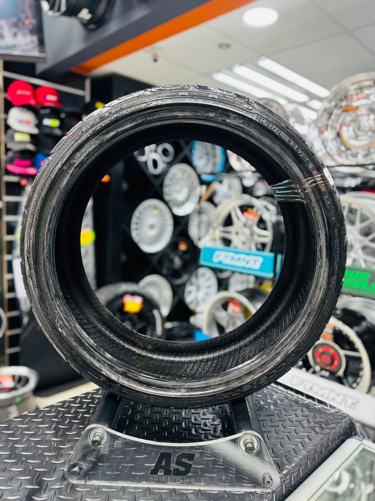 205/35/18 ACCELERA ALPHA TYRE USED 80% TREAD