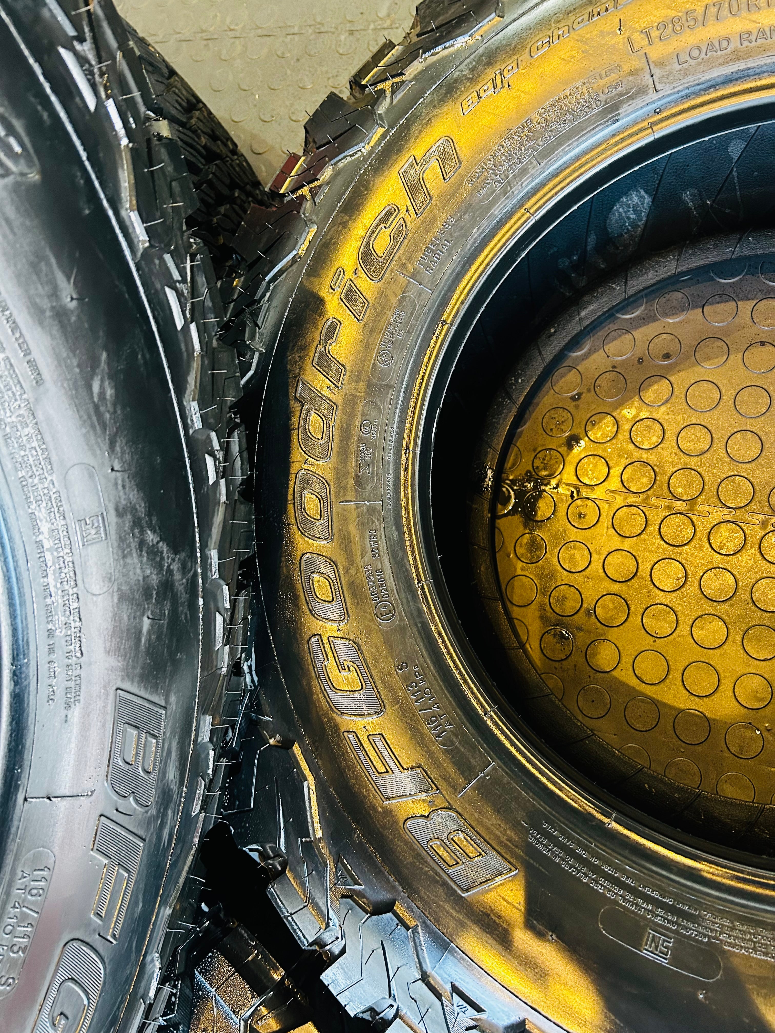 285/70/17  BF GOODRICH KO2 AT TYRES ( RAPTOR OEM TYRE) delivery mileage under 50km
