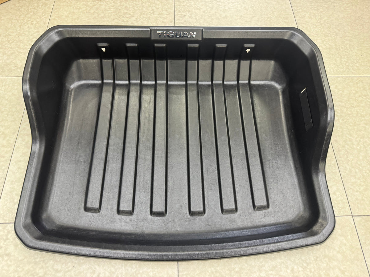 VW TIGUAN 2020+ OEM BOOT BUCKET  ( PREOWNED )