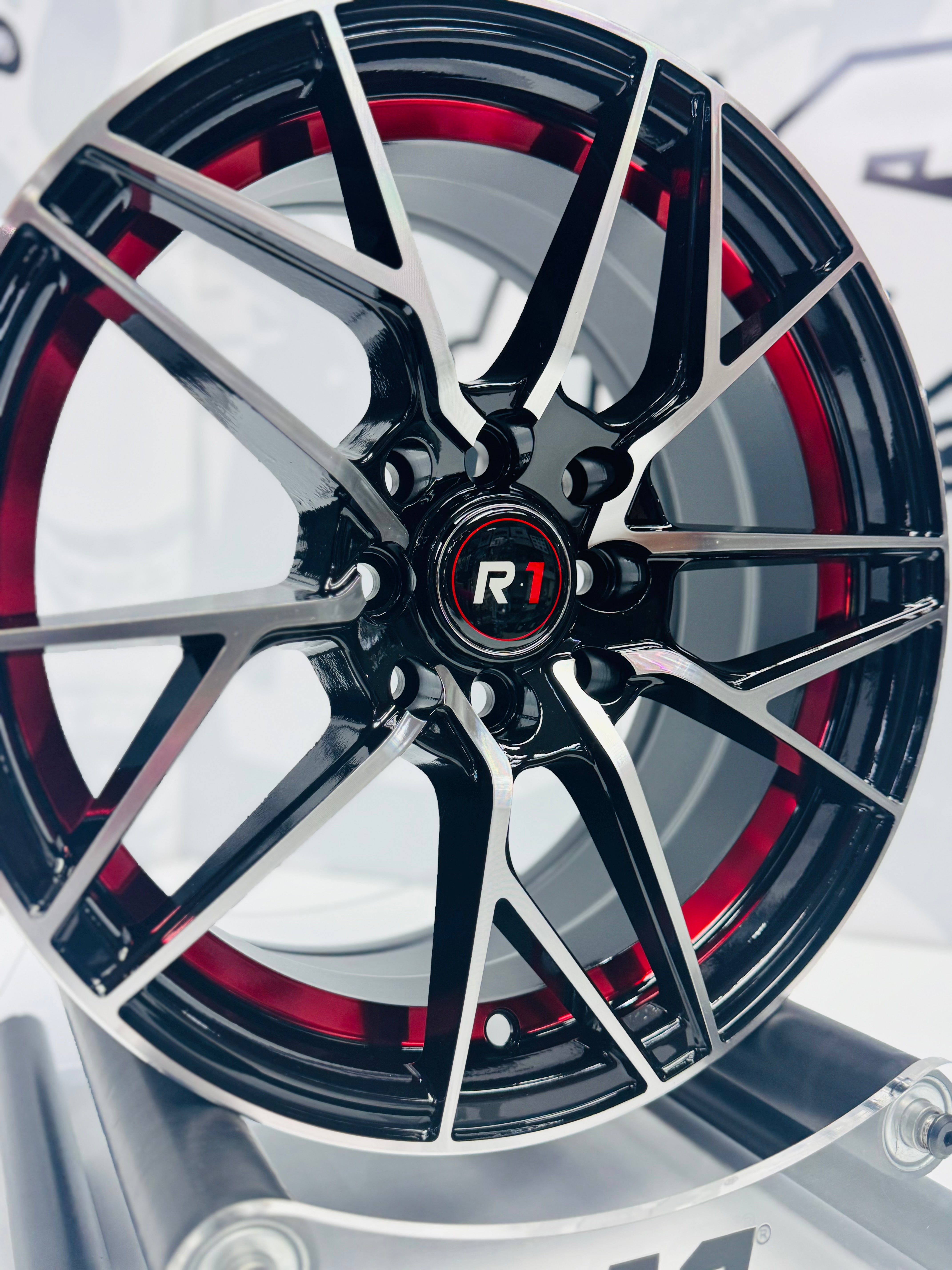 15” M8963 4x100 4x114  Machine black / red - Autostyling Klerksdorp