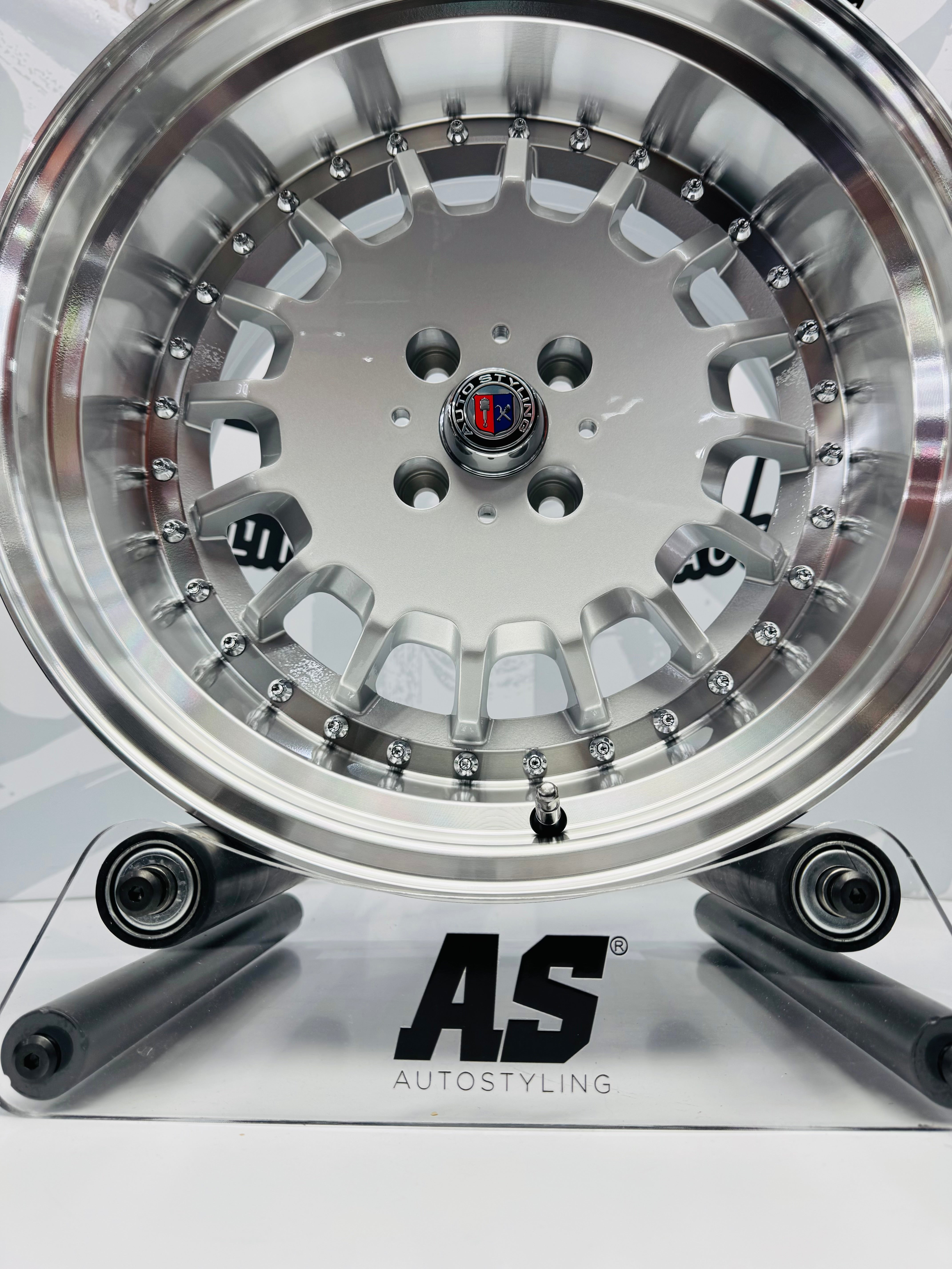 17” AS- E30 BOTTLE CAPS   8.5/10j 4/100  SILVER