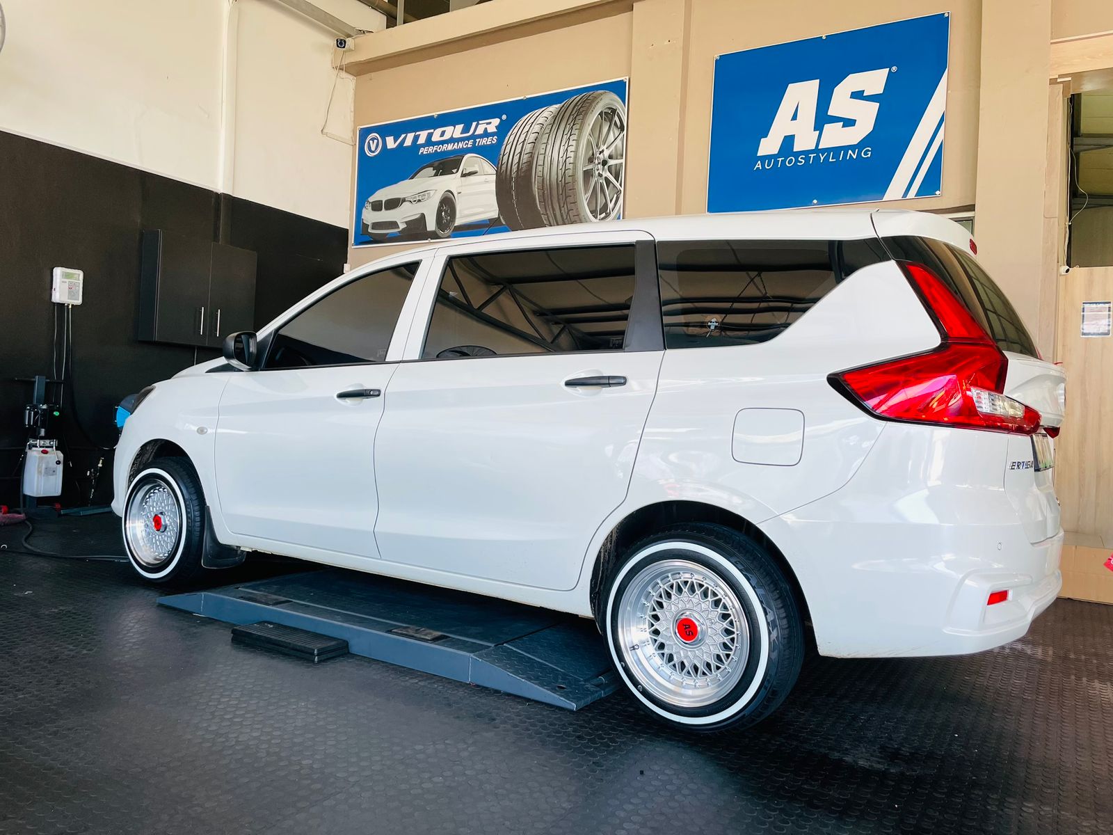 185/65/15 vitourwhite wall vitour tyres
