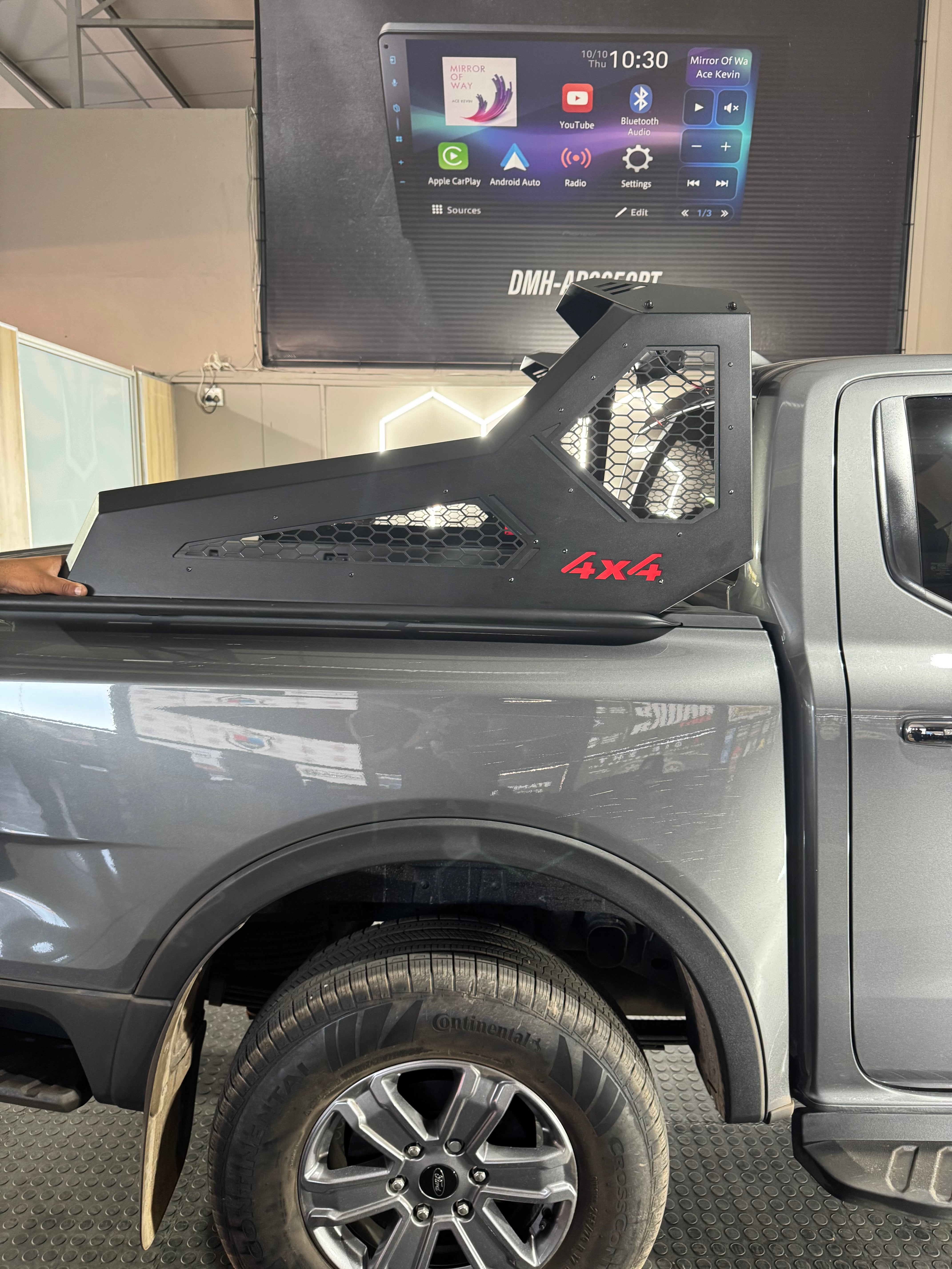 GLADIATOR UNIVERSAL BAKKIE ROLL BAR  Black 2023+