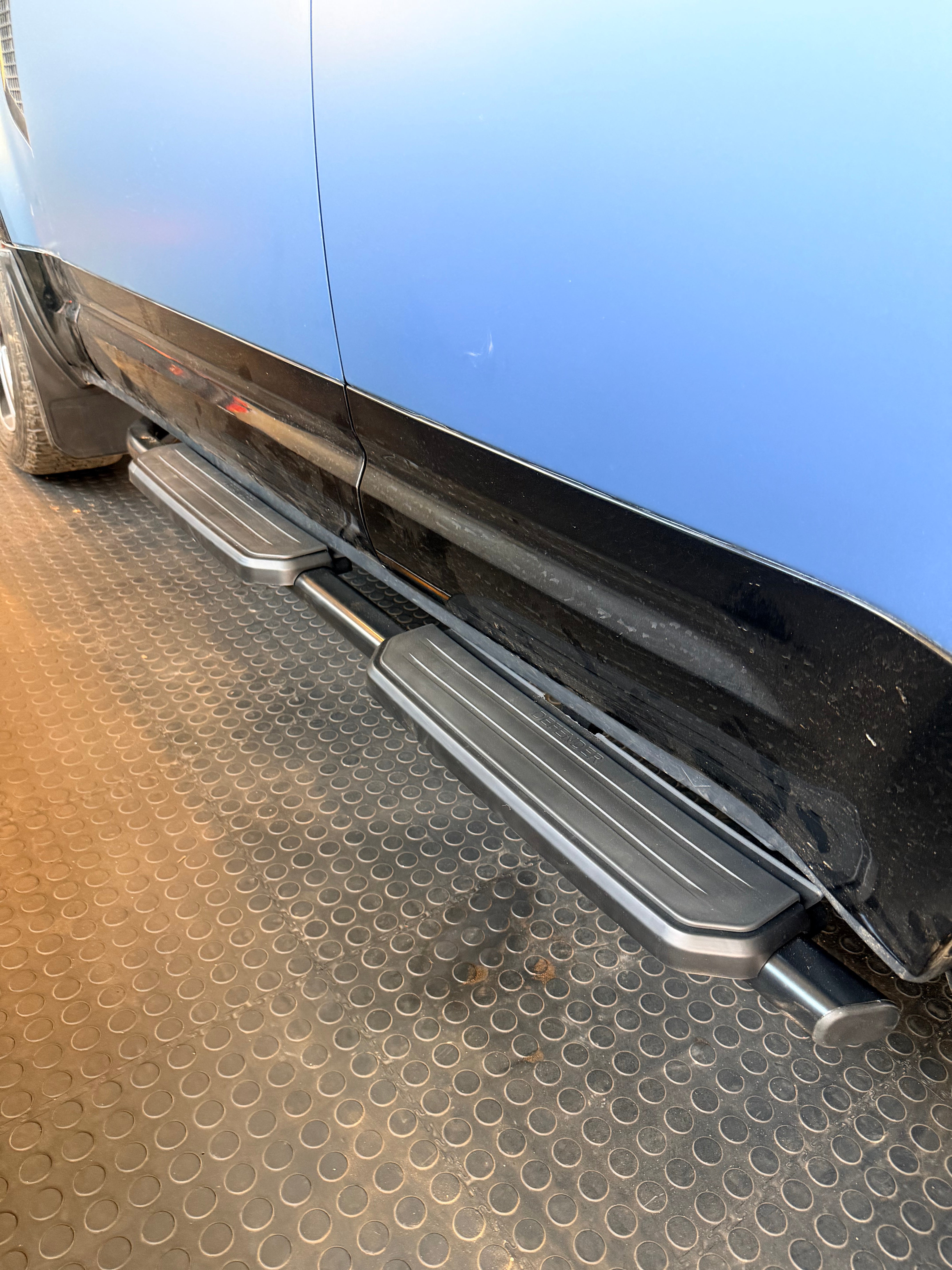 LANDROVER DEFENDER 110  SIDE STEPS - Autostyling Klerksdorp