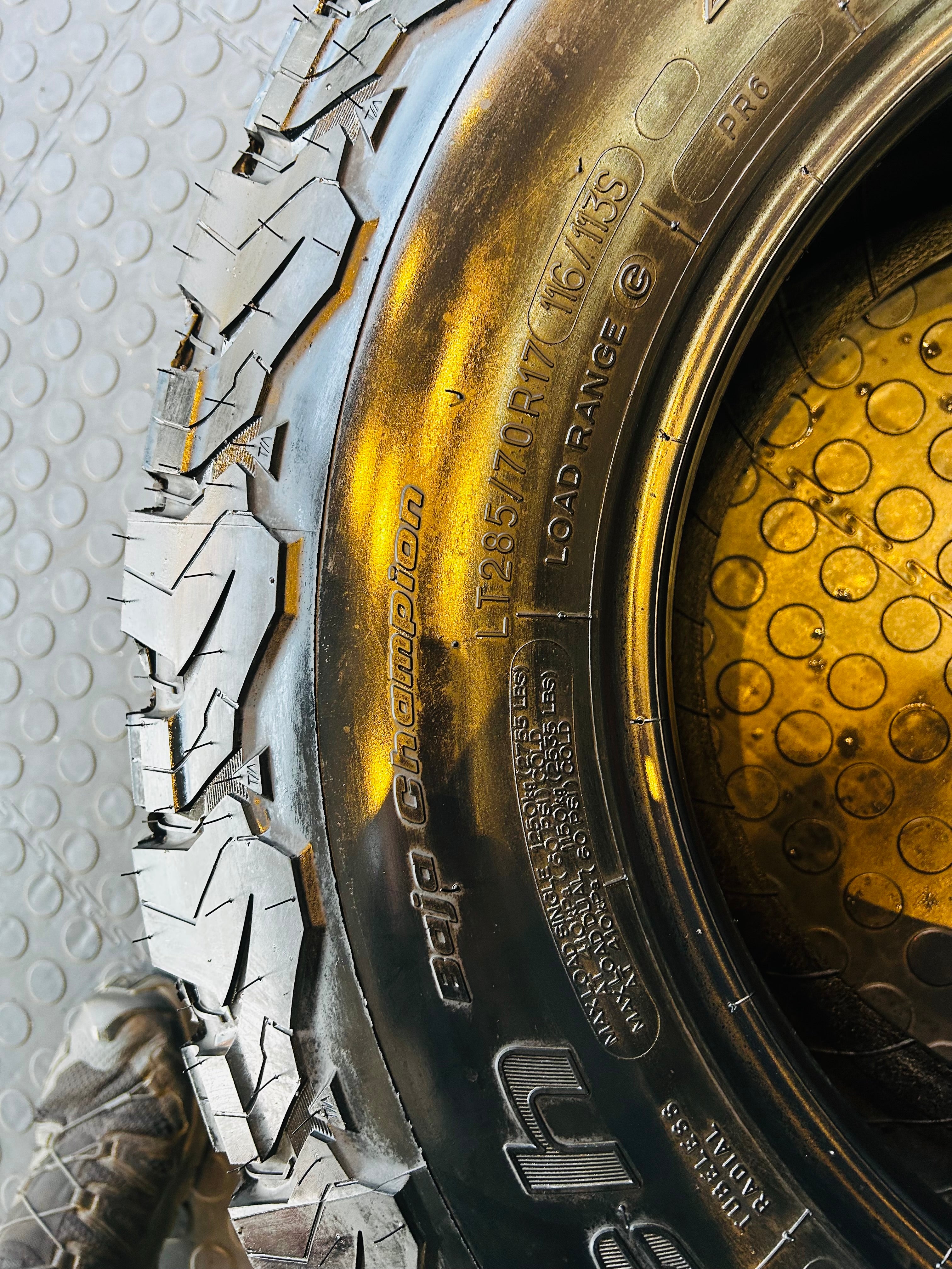 285/70/17  BF GOODRICH KO2 AT TYRES ( RAPTOR OEM TYRE) delivery mileage under 50km