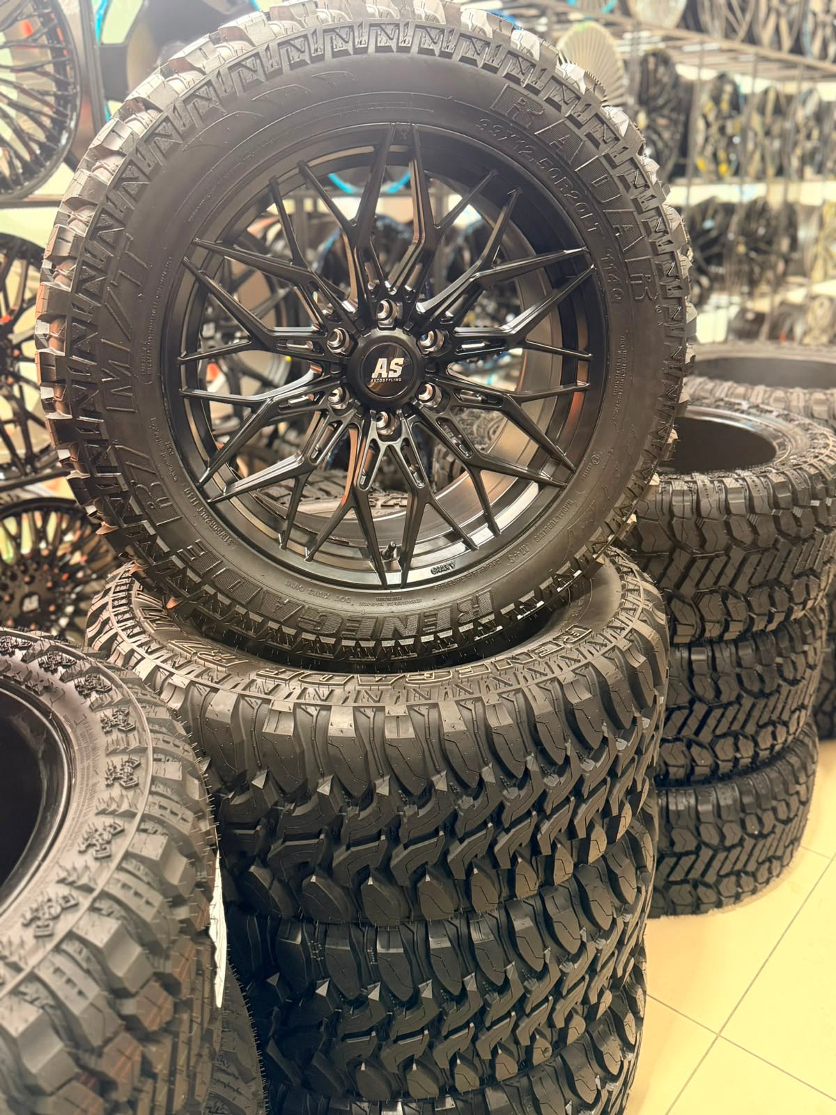 20”  RAPTOR COMBO AS-LA + 315 RADAR R7 MUD TERRAINS