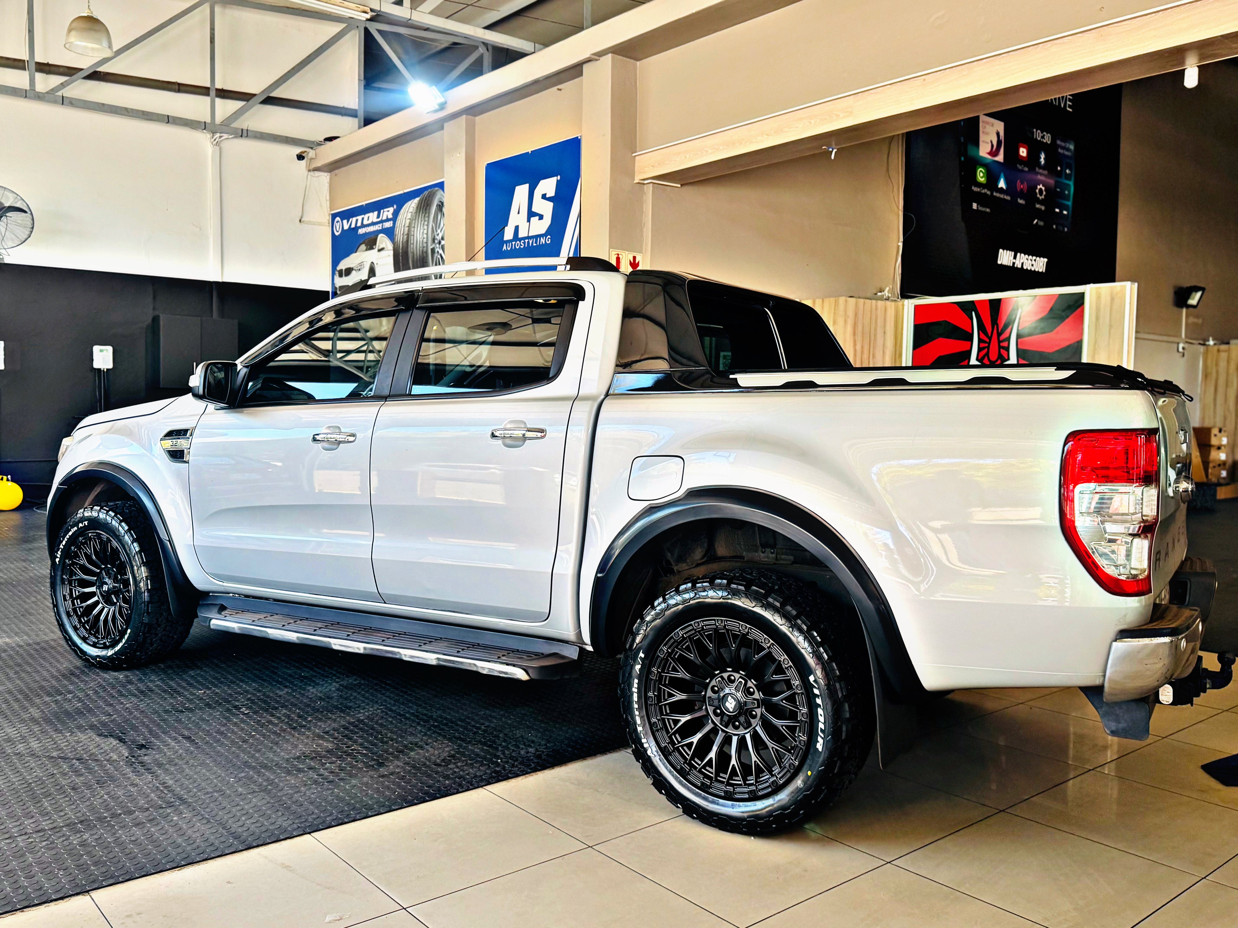 285/50/20 VITOUR ALL TERRAIN WHITE LETTERS