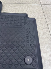 VW TIGUAN 2020+ OEM rubber mats ( PREOWNED )