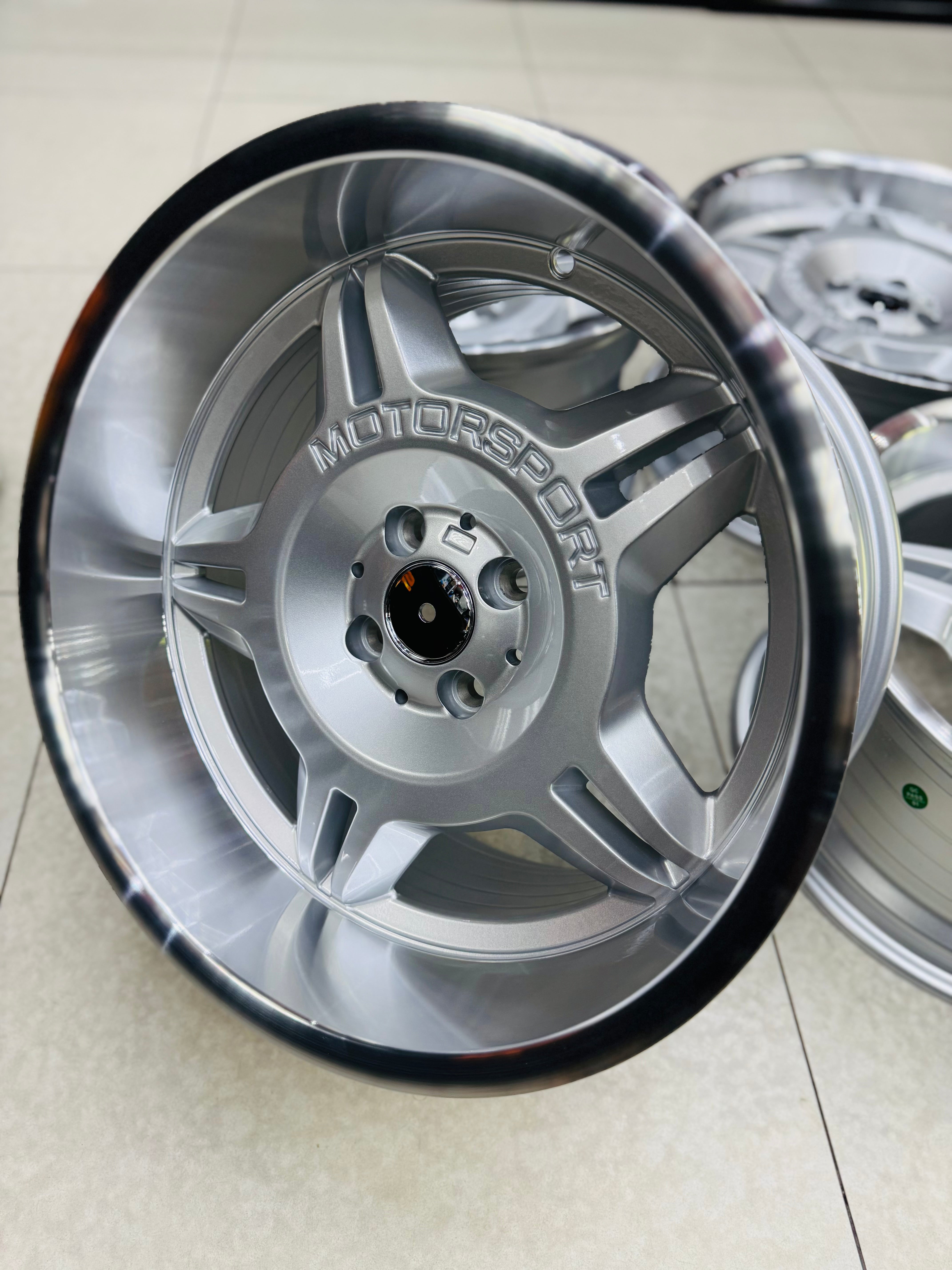 17” AS- GERMAN SPECS 8.5/10j 4/100  SILVER