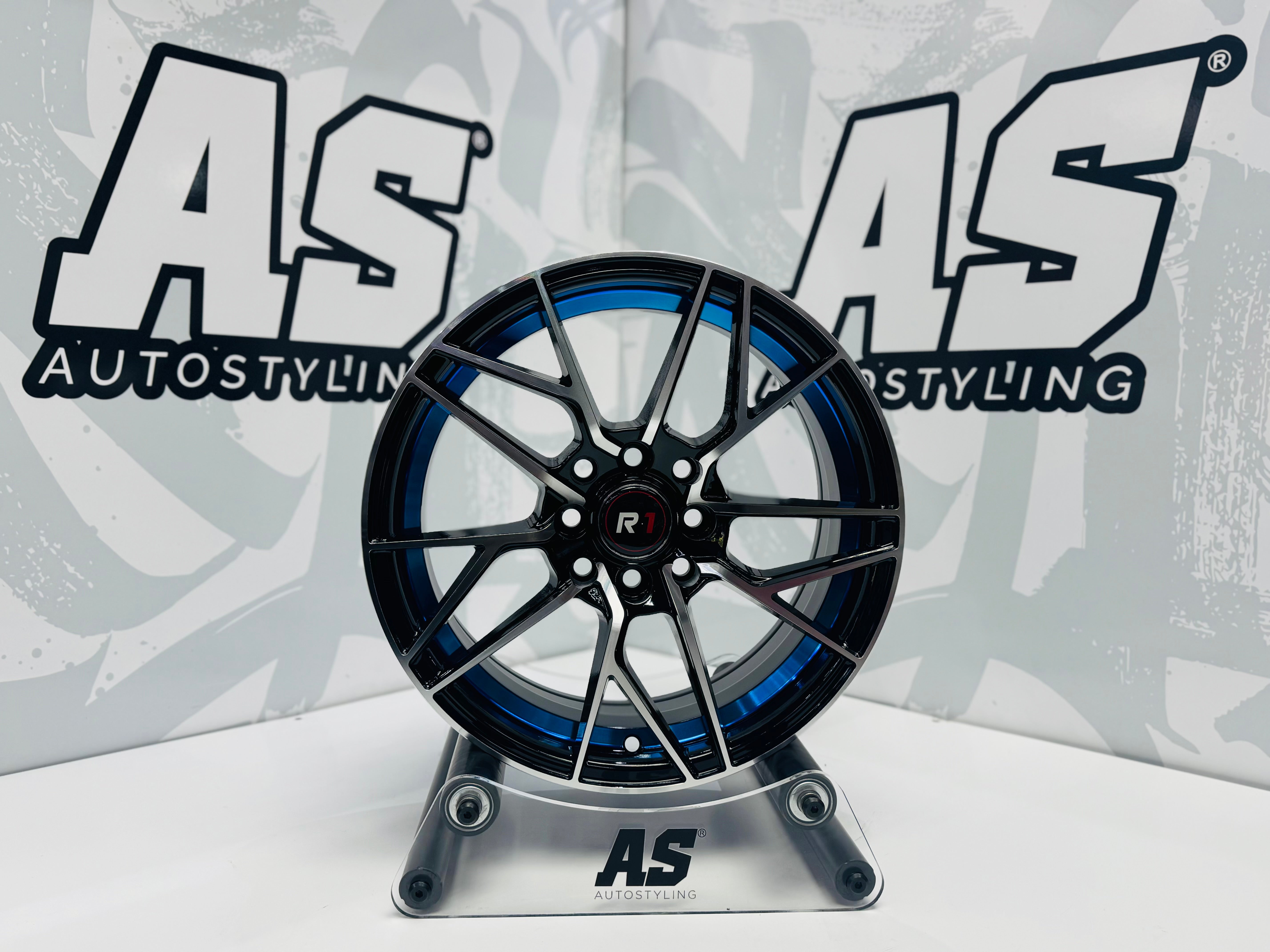 15” M8962 4x100 4x114  Machine black / blue - Autostyling Klerksdorp