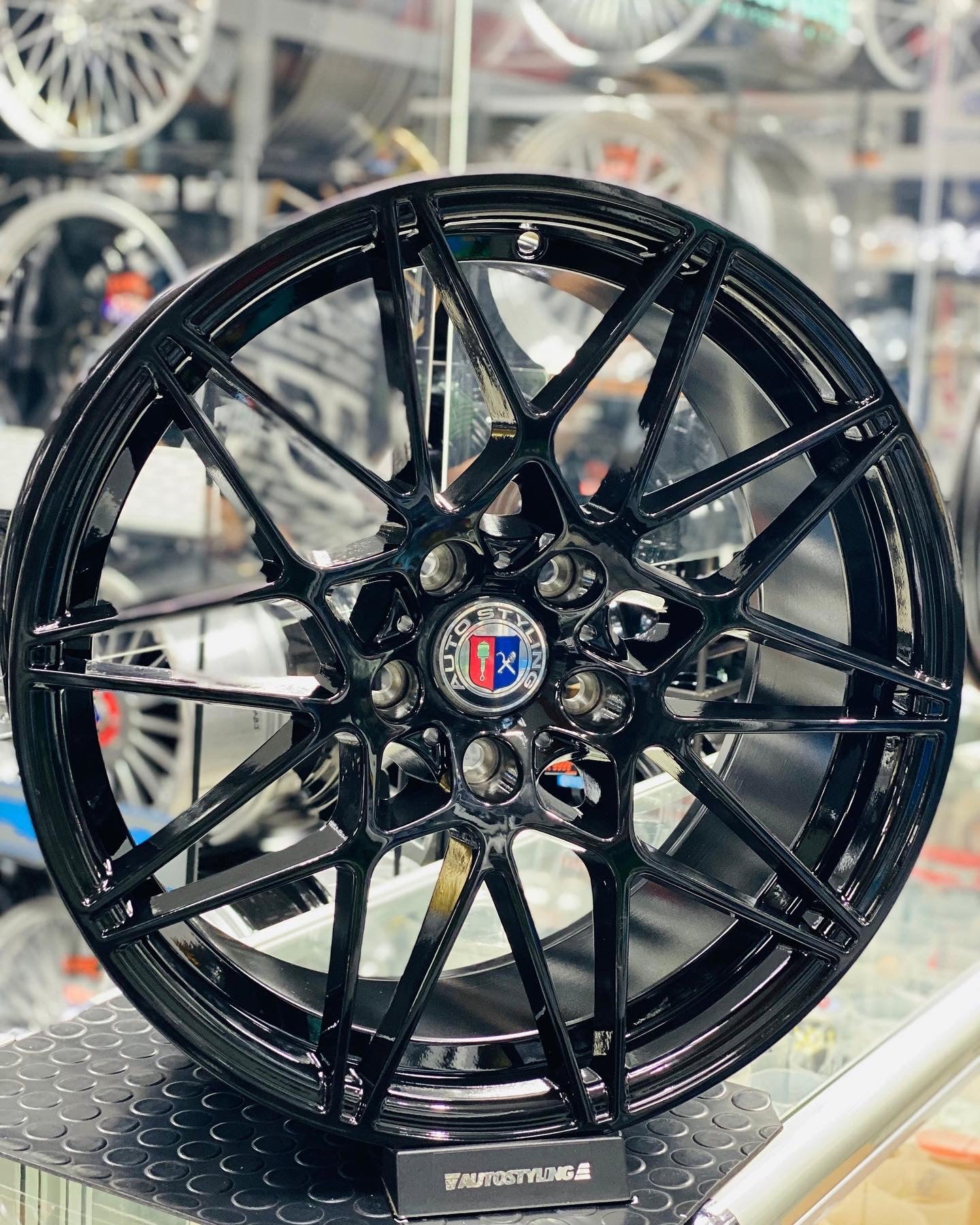 20” M4 COMP GLOSS BLACK available MAY 2025