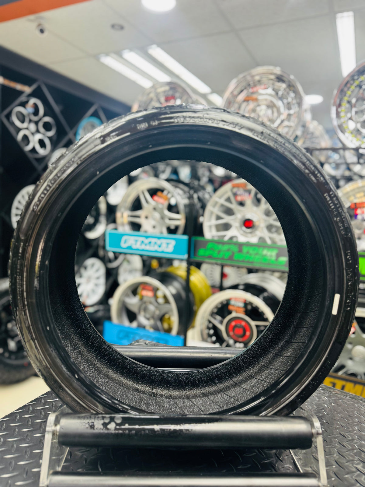 165/40/16 COMFORSER TYRE   (USED) 70% TREAD