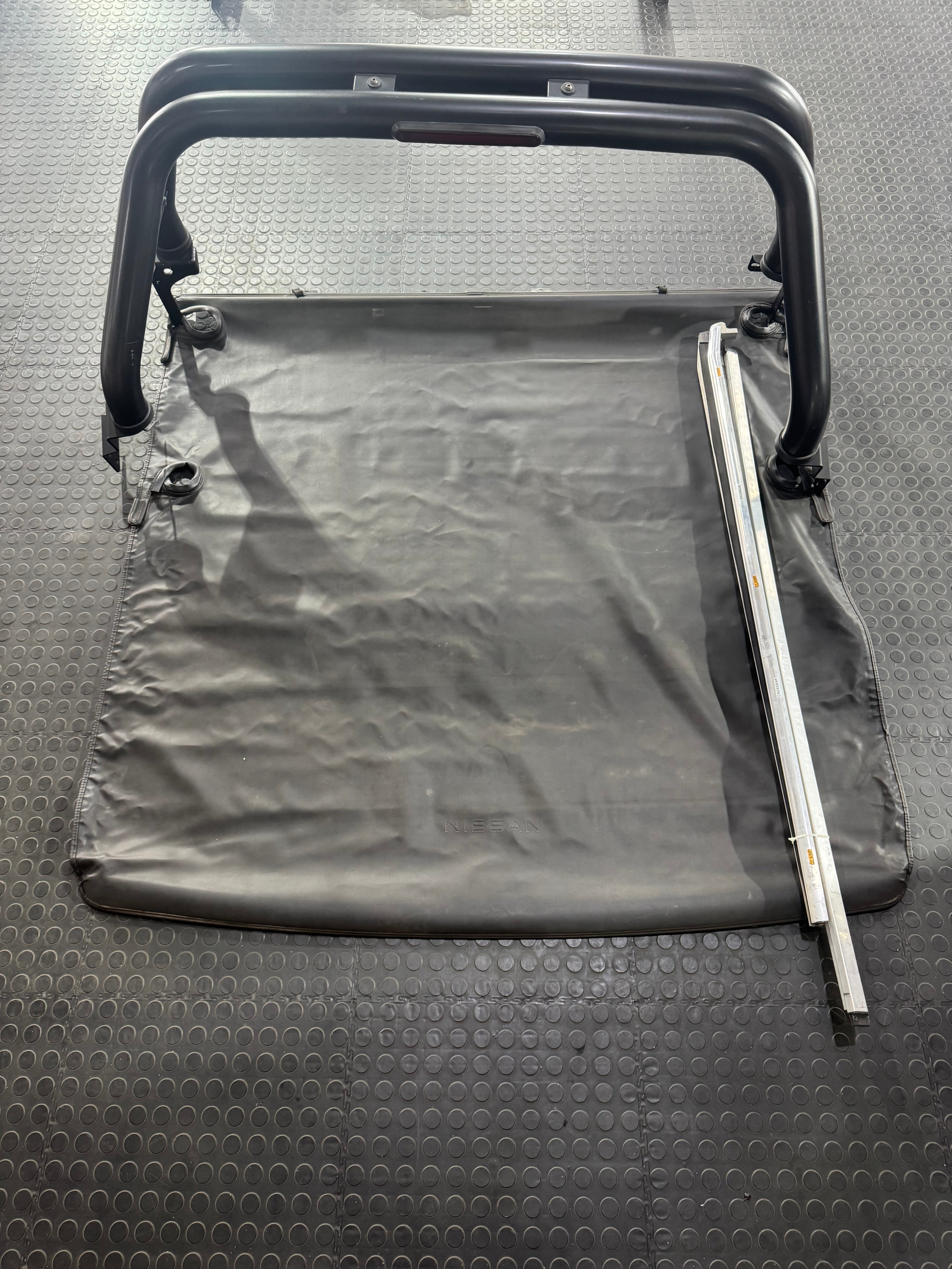 NISSAN NAVARA 2021+ OEM ROLL BAR & TONNEAU COVER PREOWNED